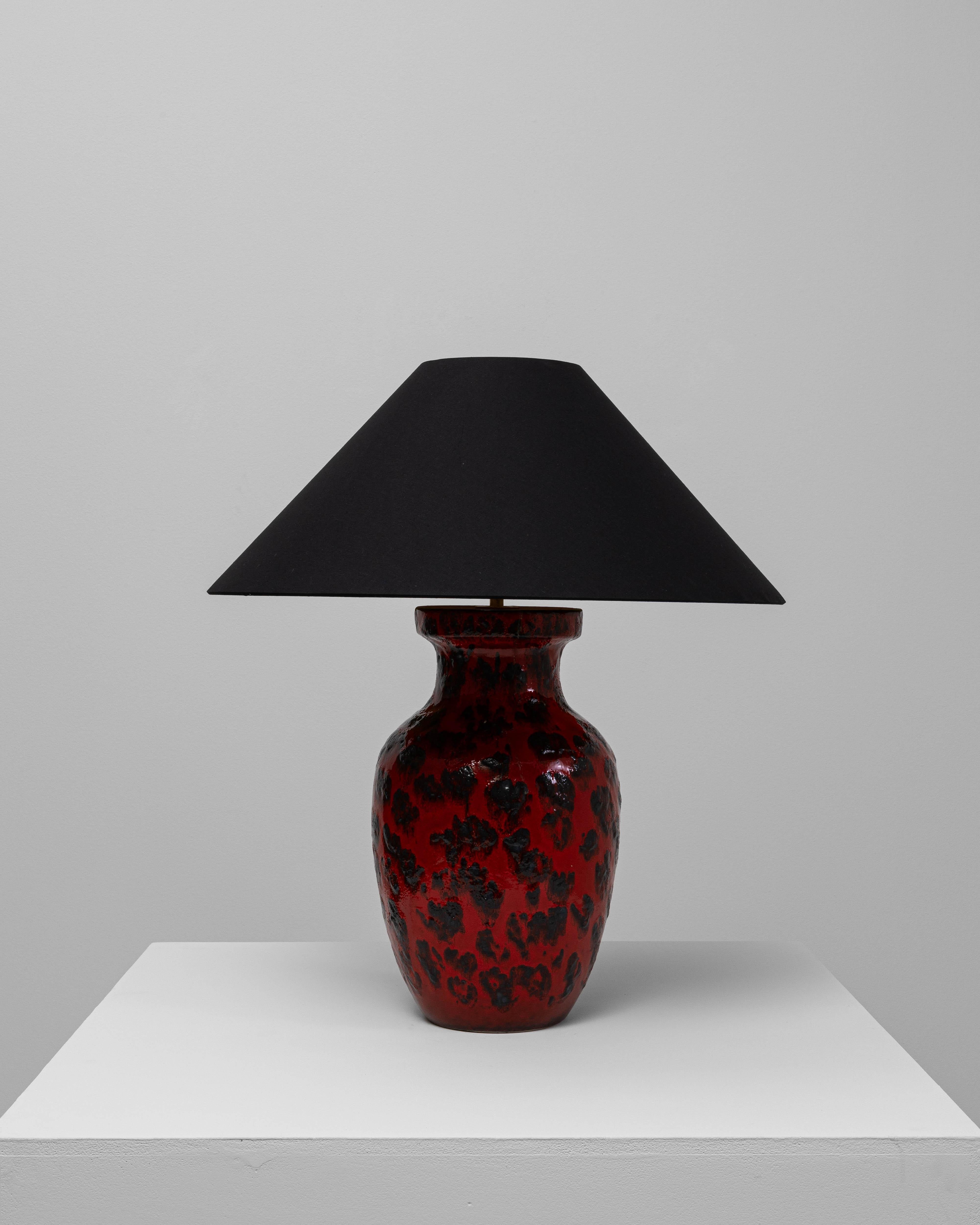 Lampe de table en céramique rouge allemande du 20e siècle en vente 1