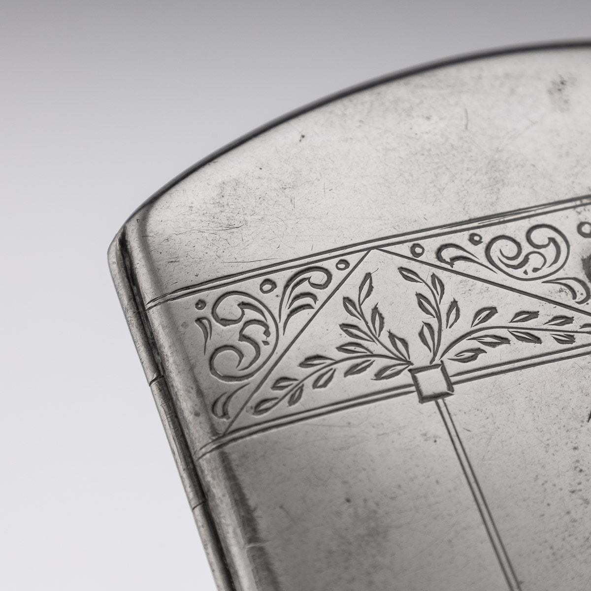 Pitillera alemana del siglo XX de plata maciza y zafiro, c.1900 en venta 2