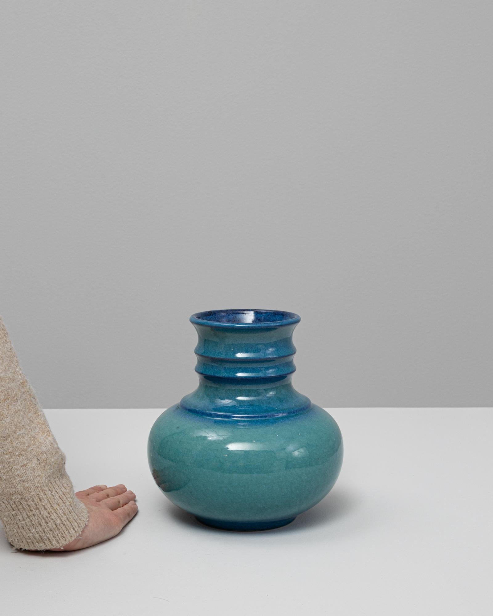 Vaso in ceramica turchese tedesco del XX secolo In condizioni buone in vendita a High Point, NC