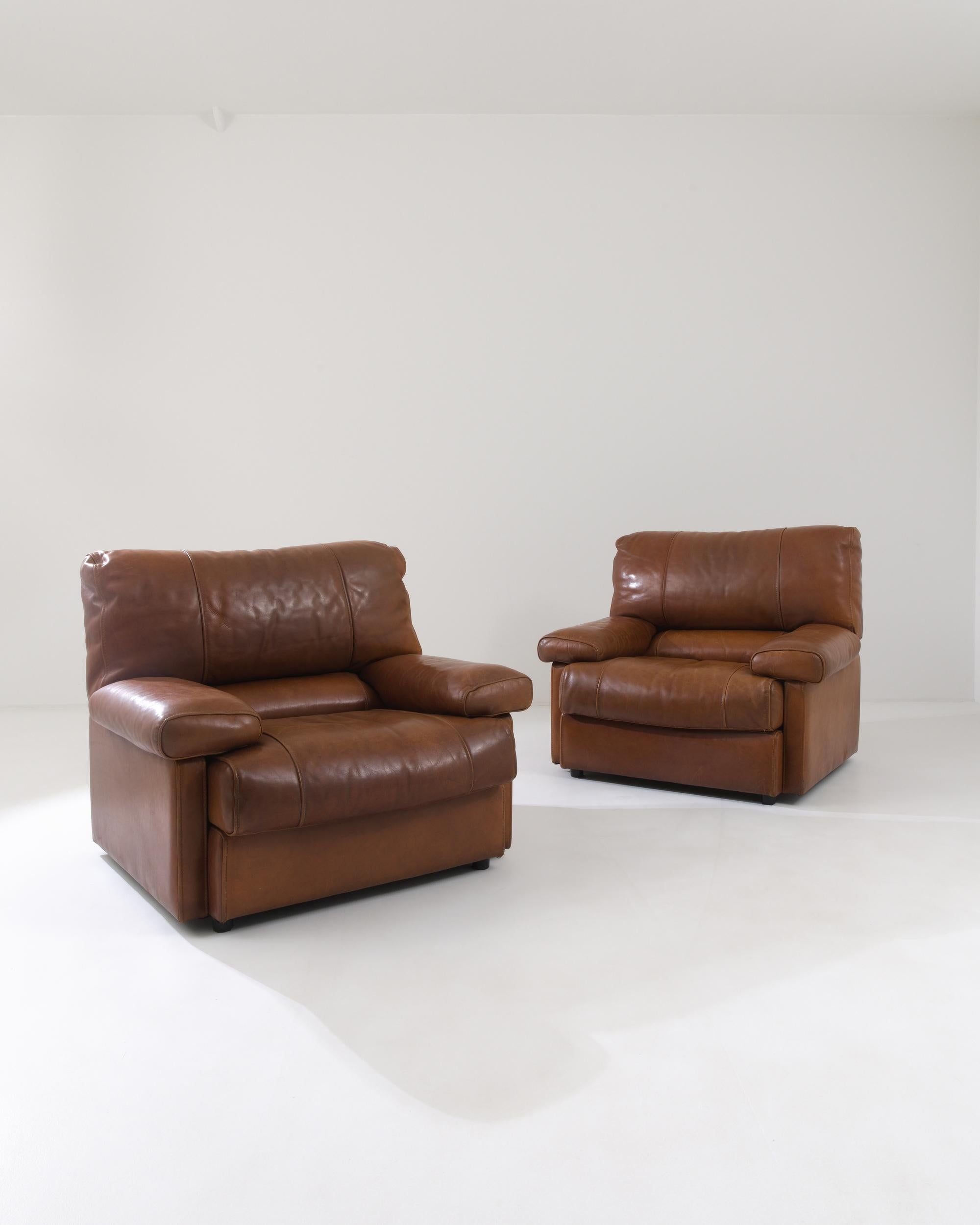 20th Century German Upholstered Leather Sofa For Sale at 1stDibs