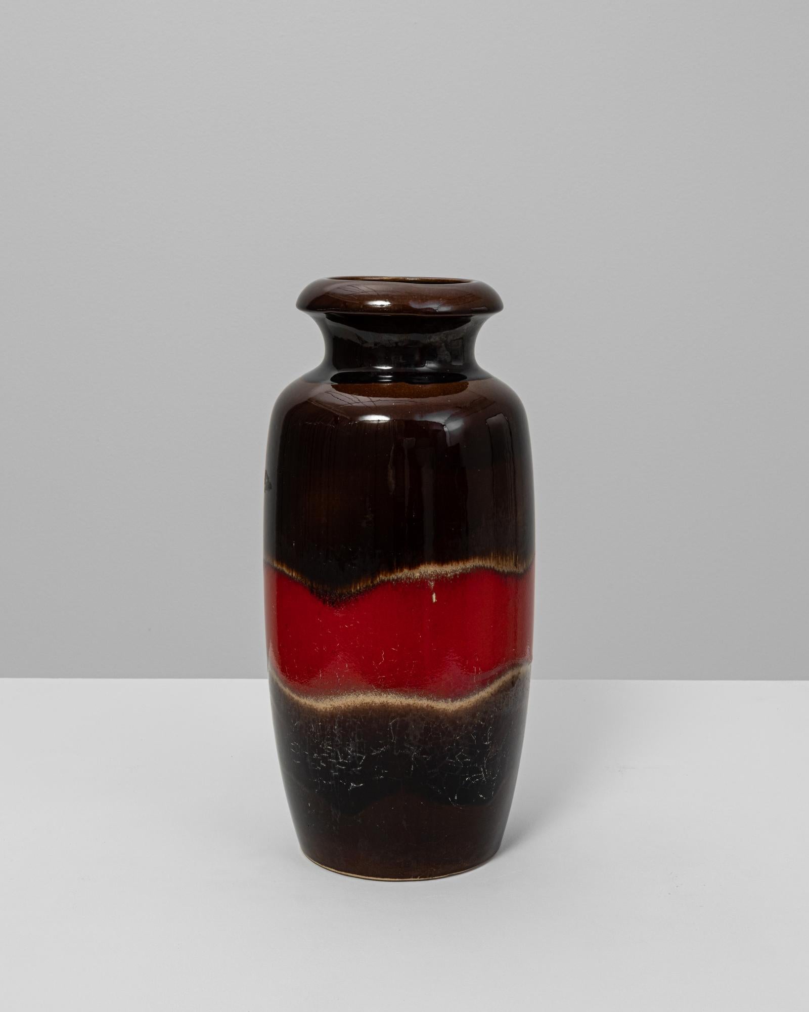 Ce vase en céramique allemand du 20e siècle, estampillé 