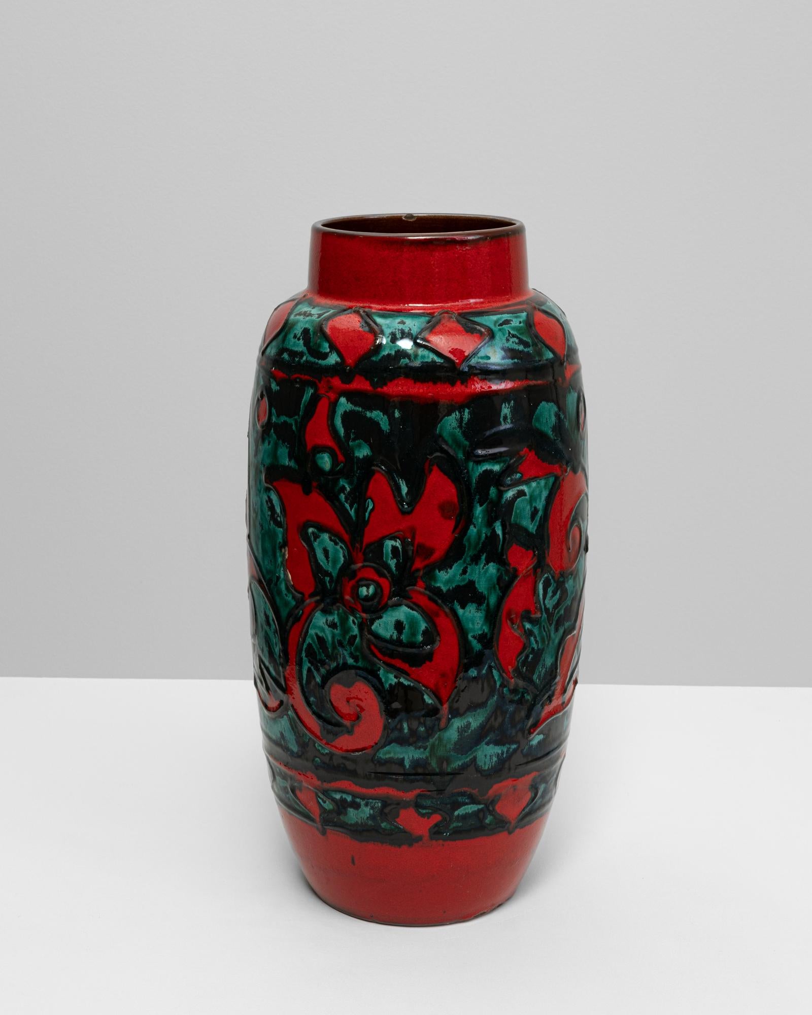 Ce vase en céramique allemand du 20e siècle, estampillé 
