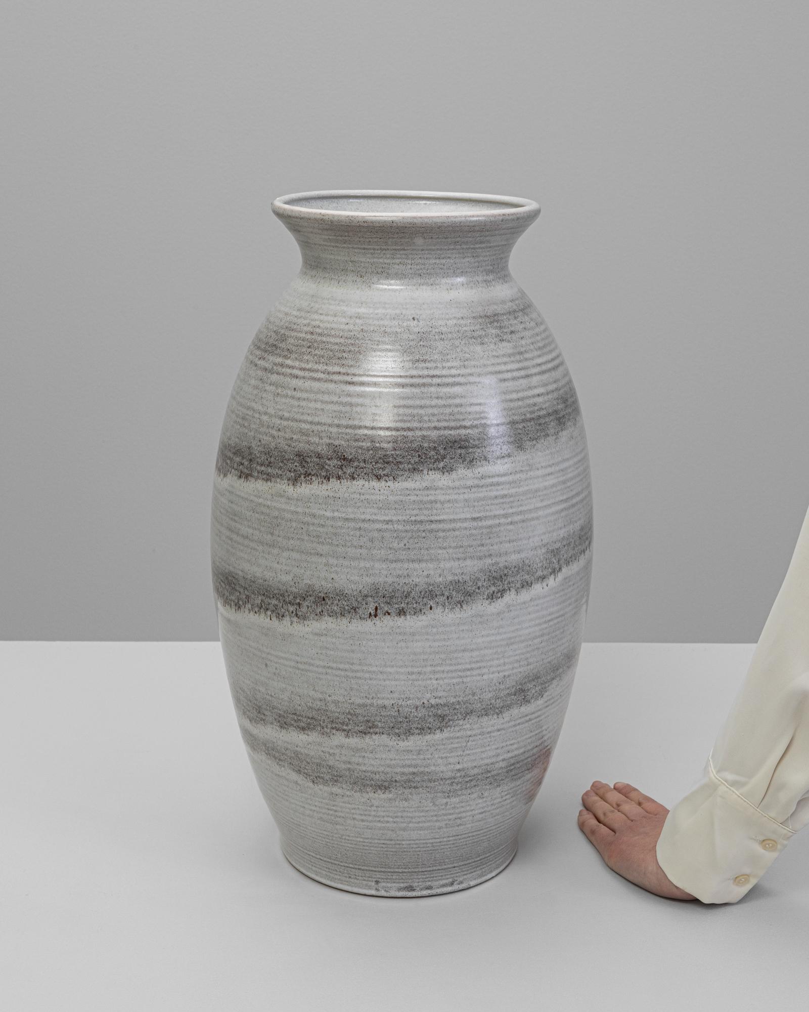 20ième siècle Vase en céramique allemande du 20e siècle 