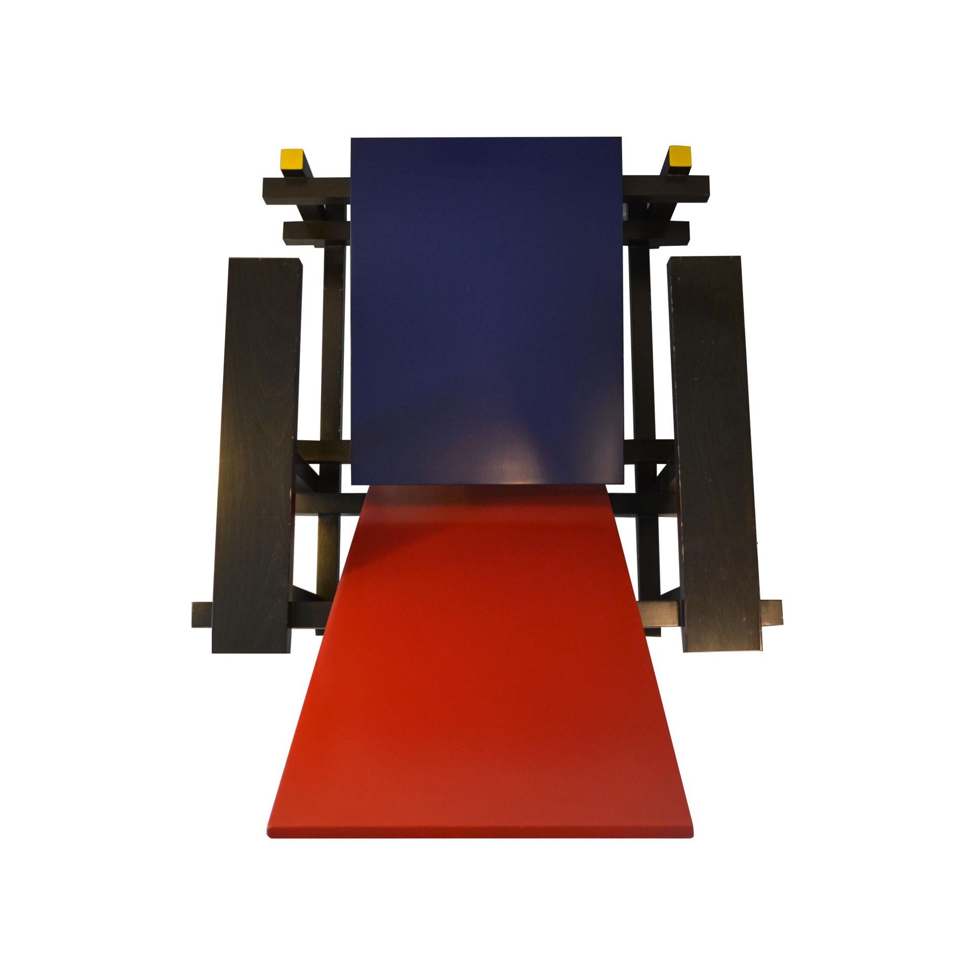 20th Century Gerrit Rietveld Armchair Model 635 Red and Blue for Cassina in Wood 1