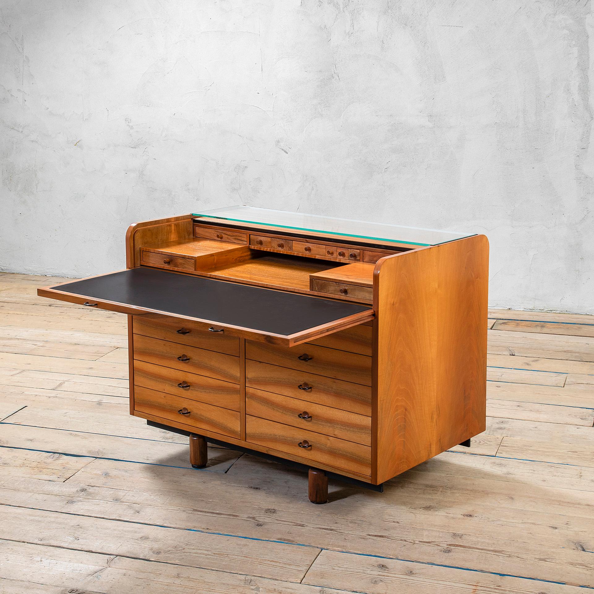 siglo XX, Gianfranco Frattini para Bernini Gabinete con escritorio mod. 804 Moderno de mediados de siglo en venta