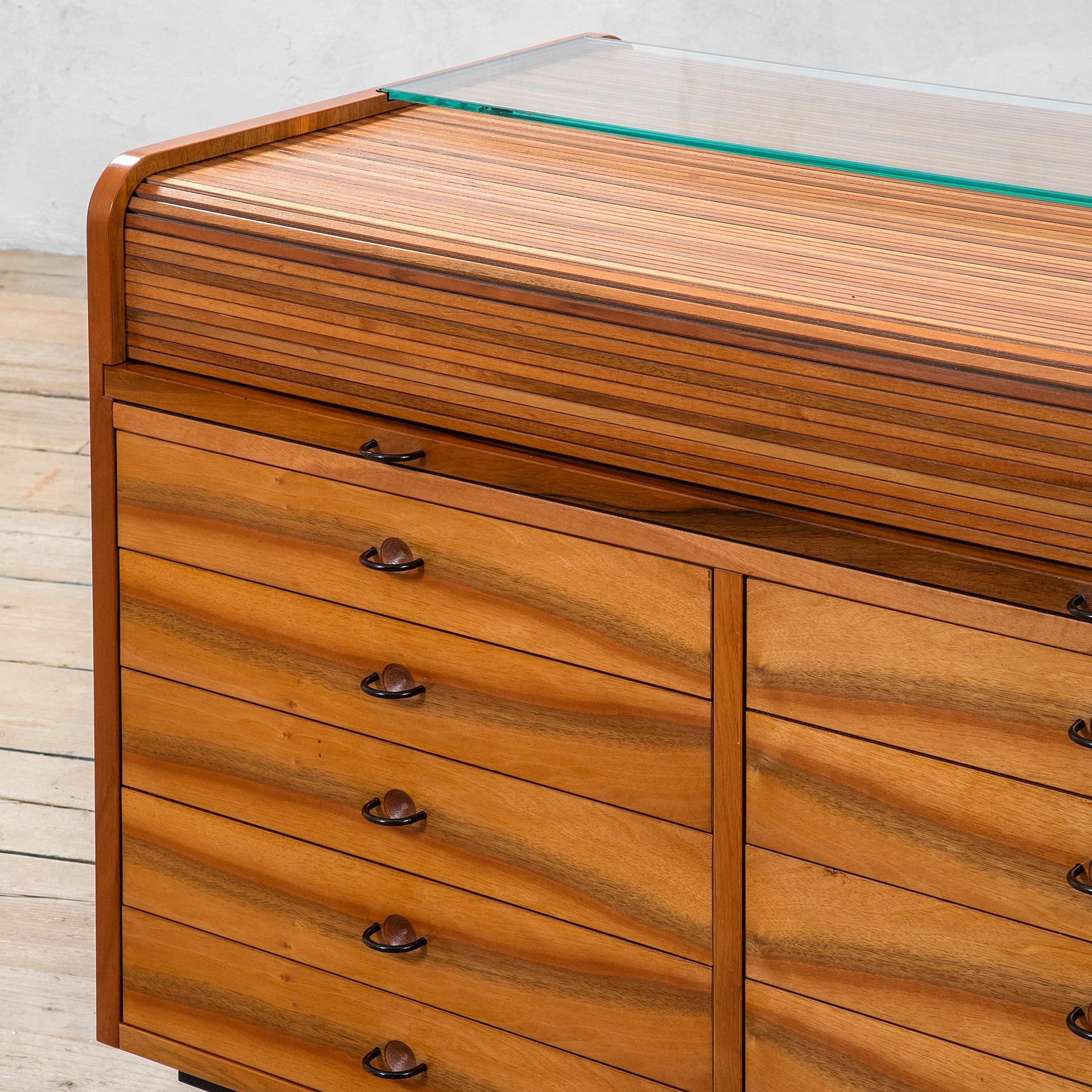 siglo XX, Gianfranco Frattini para Bernini Gabinete con escritorio mod. 804 Italian en venta