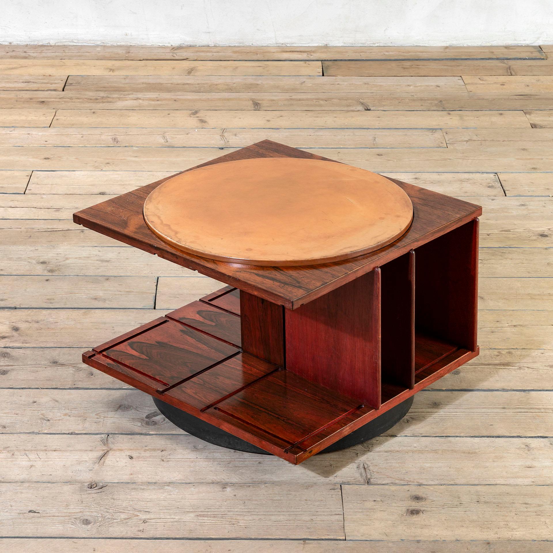 Mid-20th Century 20th Century, Gianfranco Frattini for Bernini Swivel Table mod. 831 For Sale