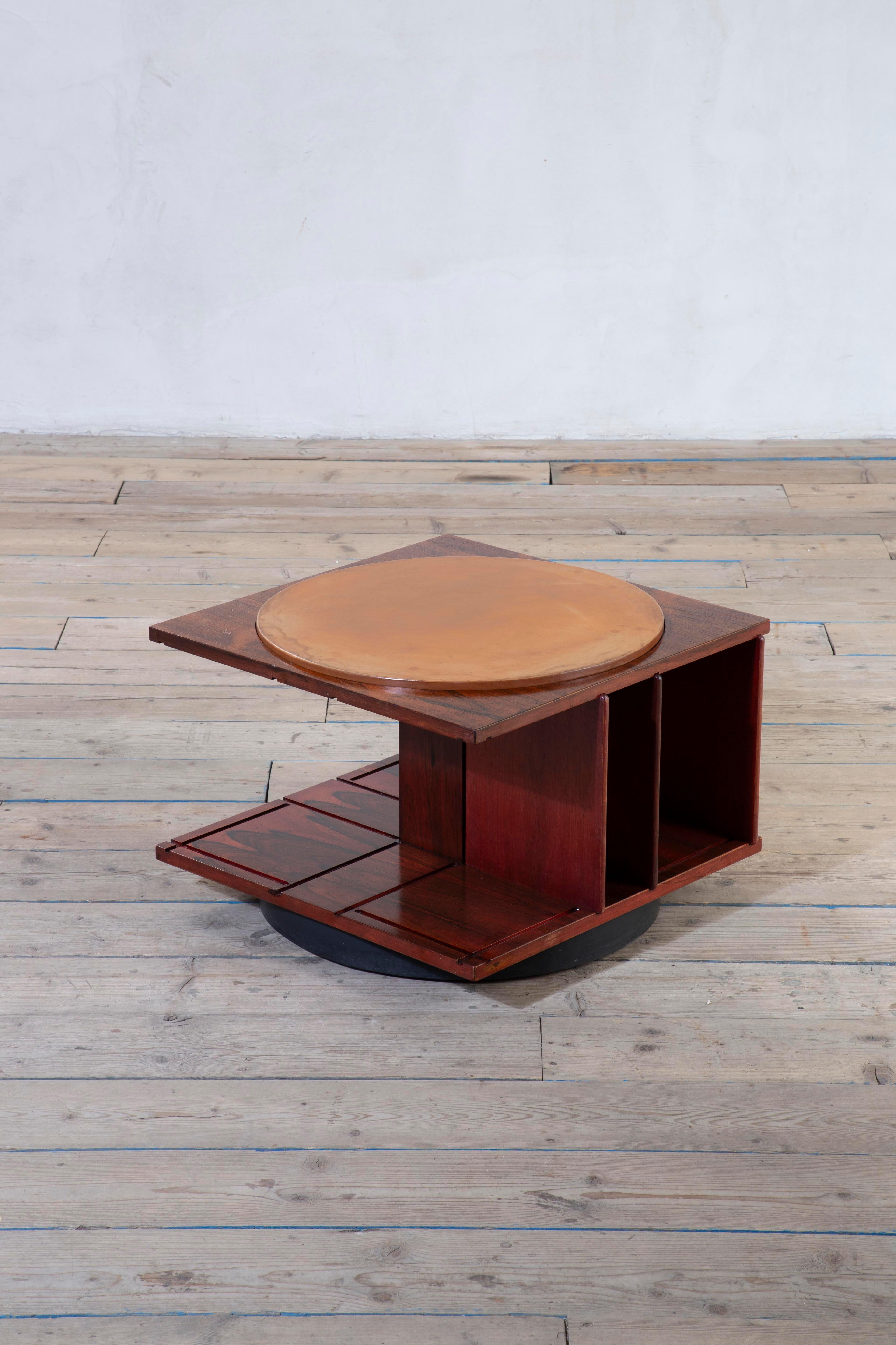 20th Century, Gianfranco Frattini for Bernini Swivel Table mod. 831 For Sale 1