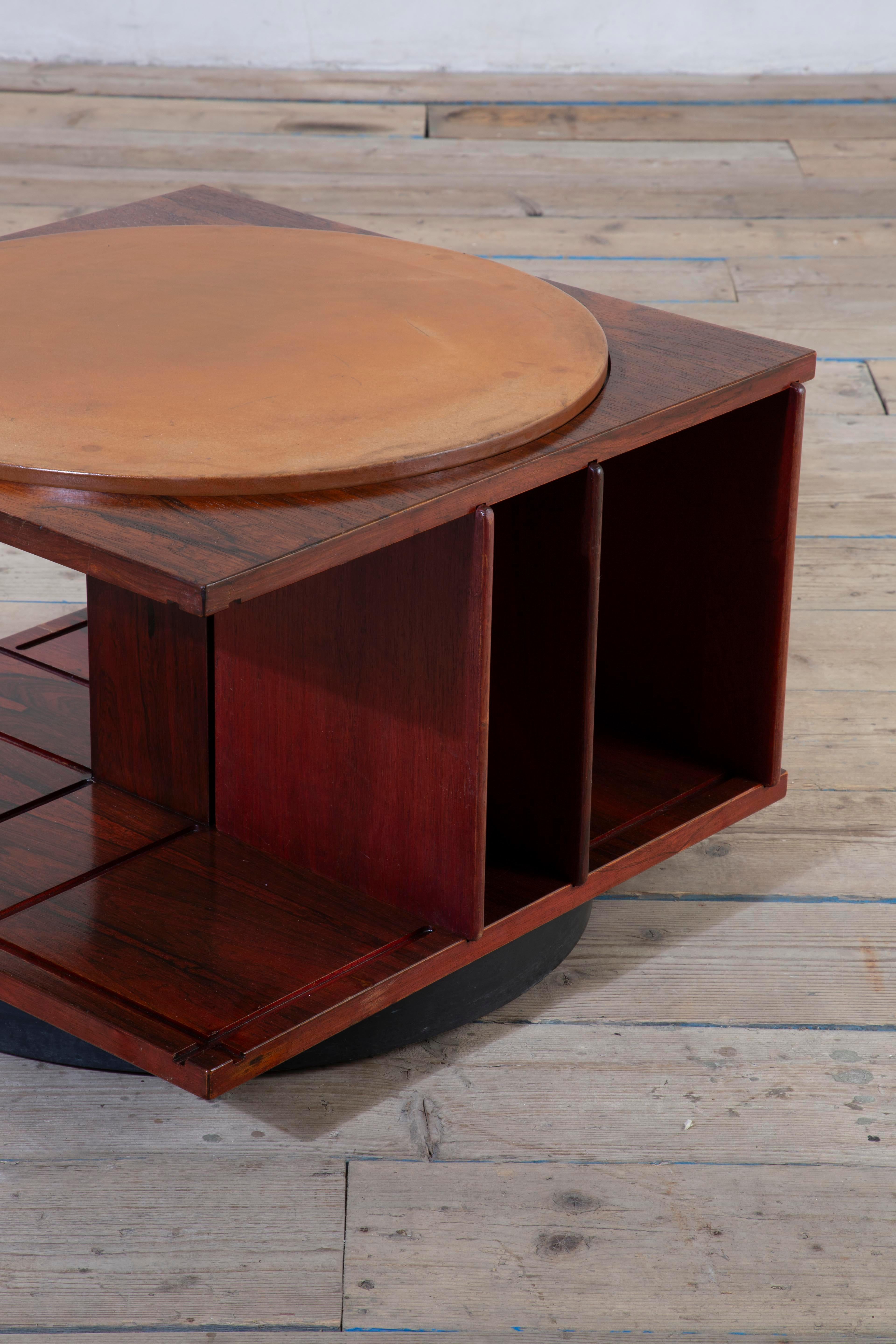 20th Century, Gianfranco Frattini for Bernini Swivel Table mod. 831 For Sale 2