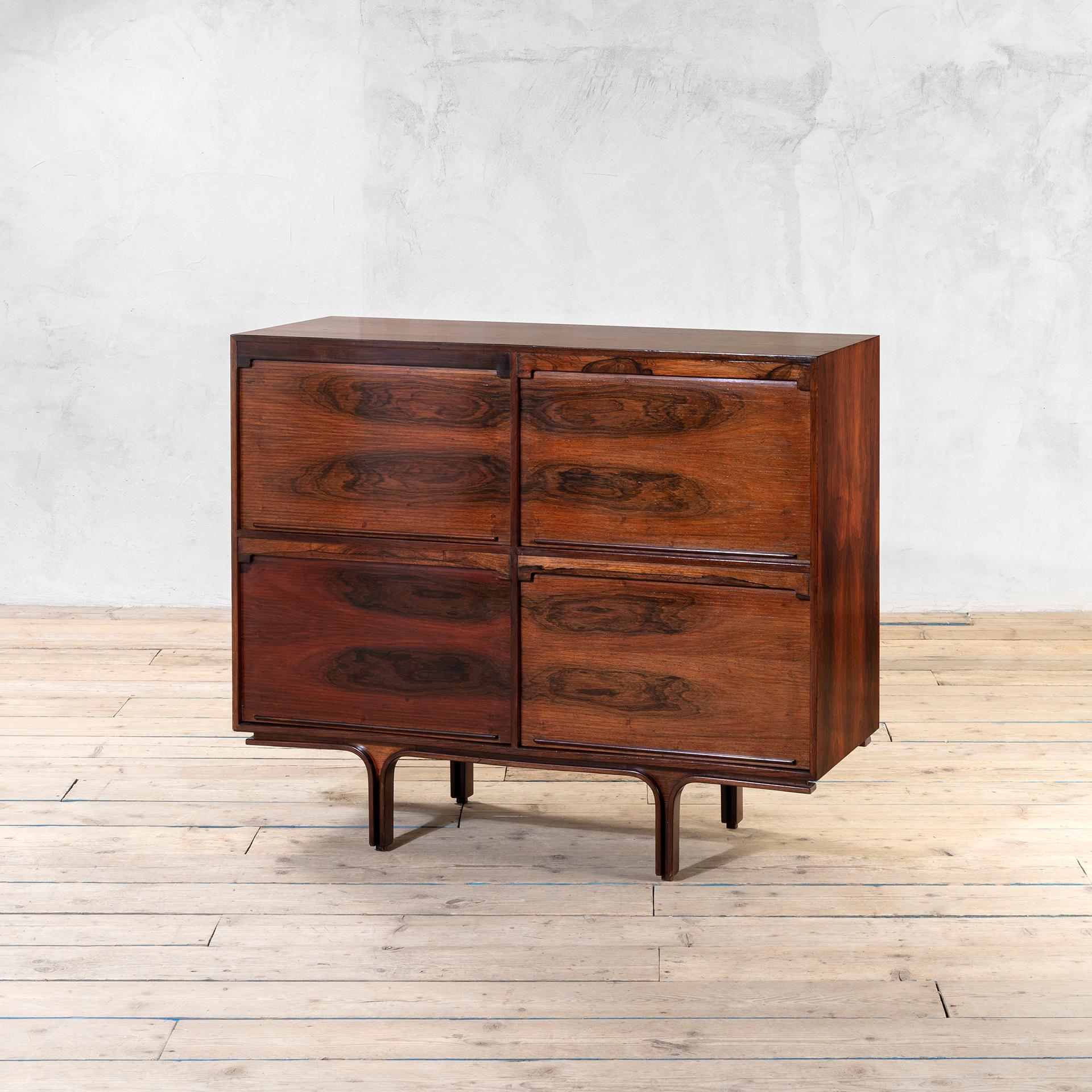Frattini graduated in architecture from the Milan Polytechnic in 1953.
He opened his professional studio in Milan, after working in the studio of his teacher and mentor Gio Ponti. His collaboration with Cesare Cassina for his eponymous company began