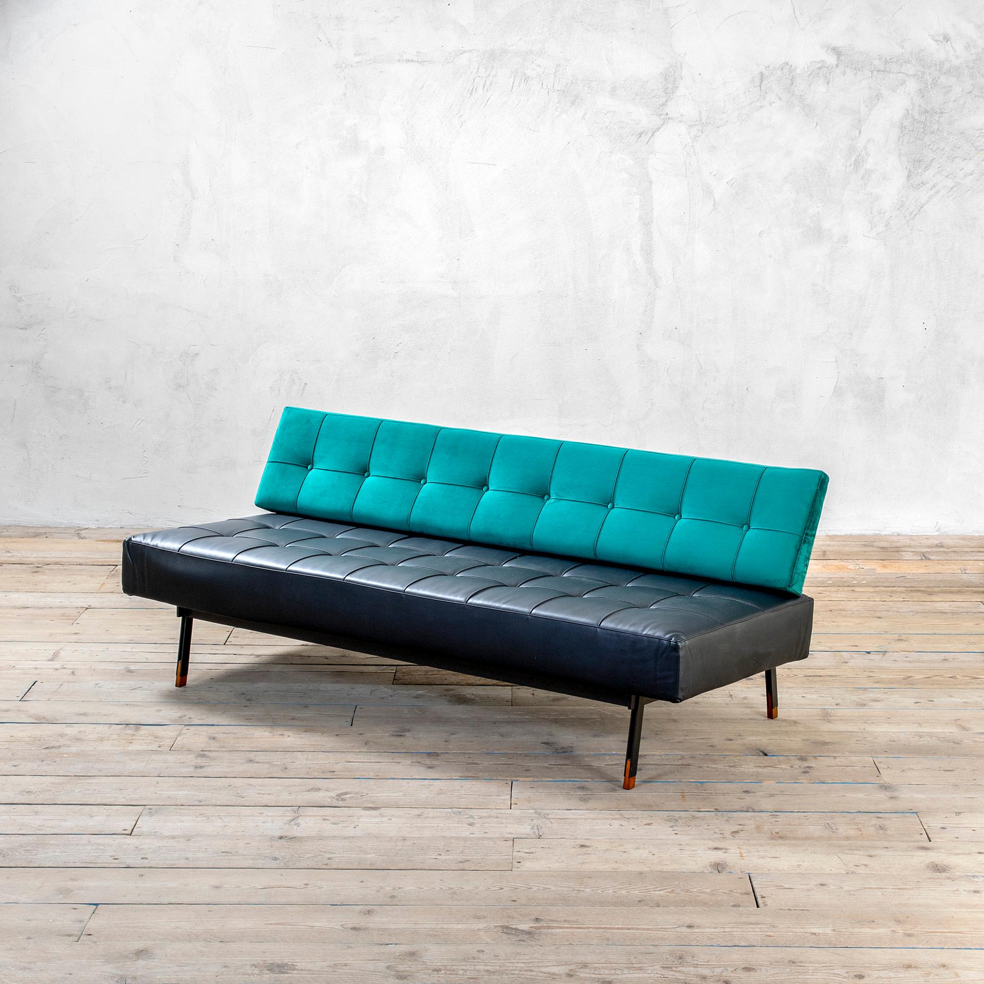 Frattini graduated in architecture from the Milan Polytechnic in 1953.
He opened his professional studio in Milan, after working in the studio of his teacher and mentor Gio Ponti. His collaboration with Cesare Cassina for his eponymous company began