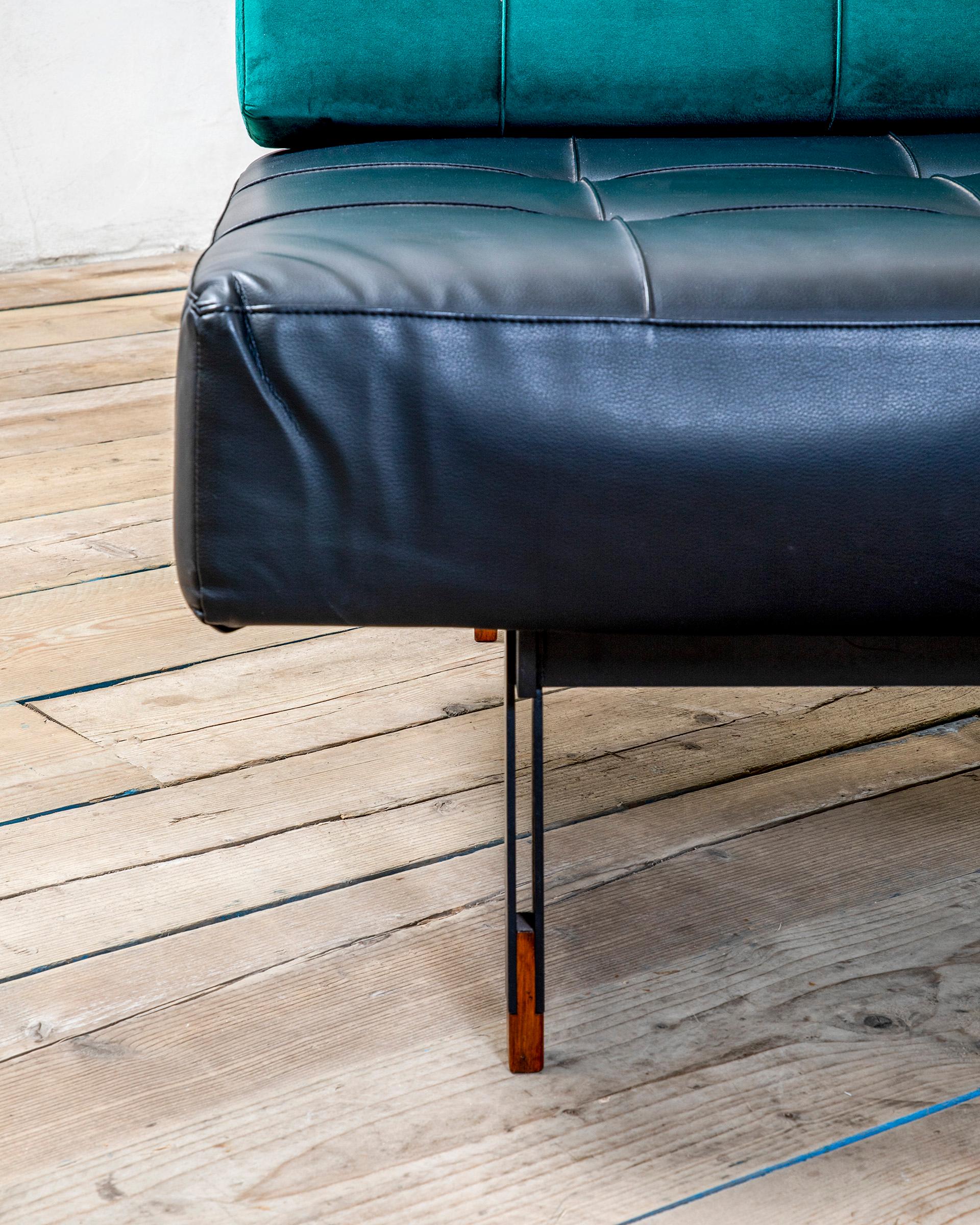 Metallo 20th Century, Gianfranco Frattini Sofa mod. 872 for Cassina in vendita