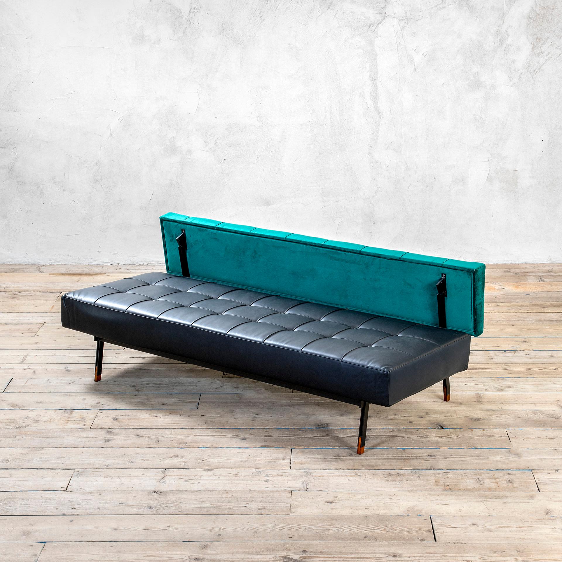 20th Century, Gianfranco Frattini Sofa mod. 872 for Cassina in vendita 1