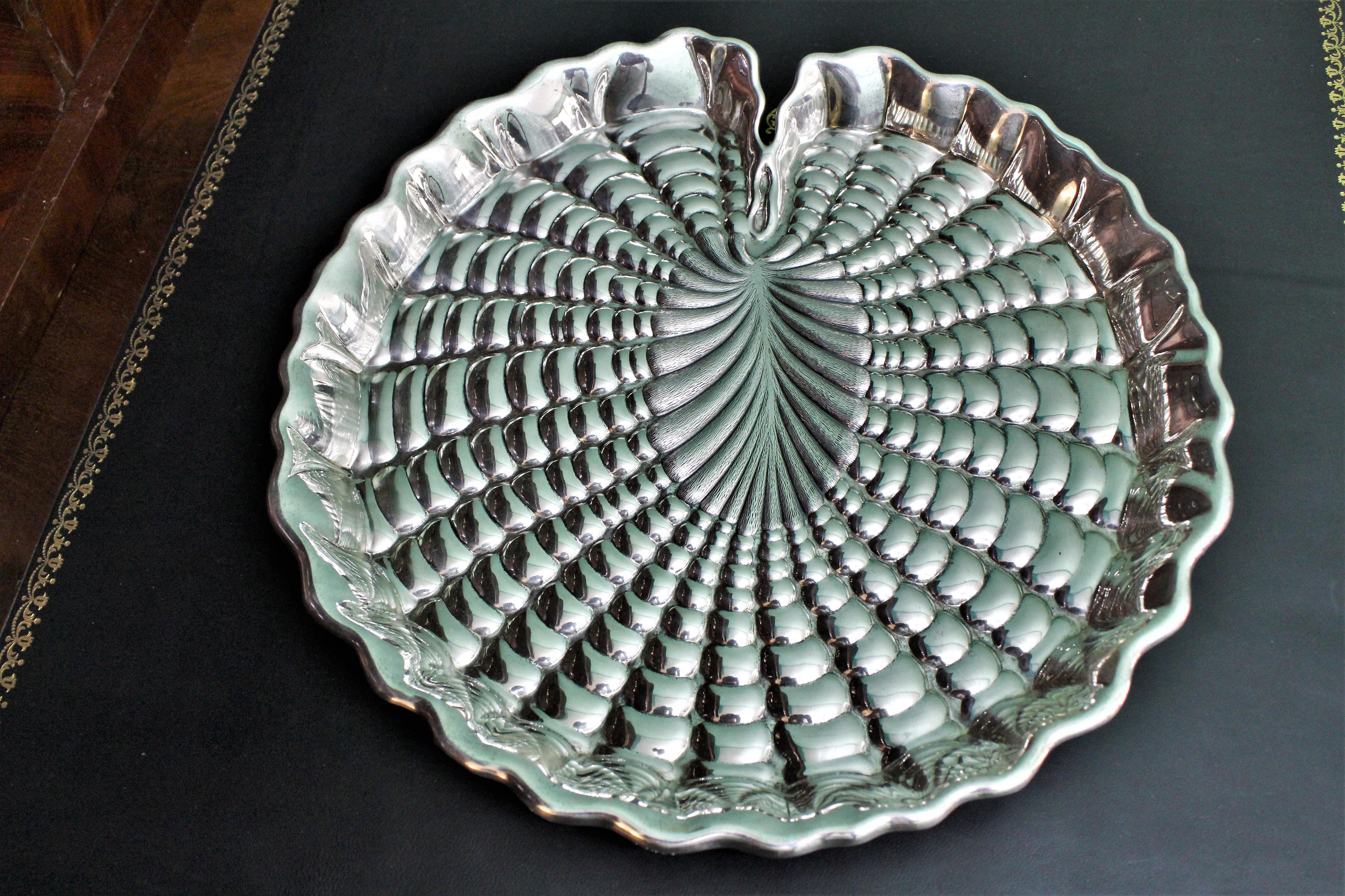 Organic Modern 20th Century Gianmaria Buccellati Engraved Sterling Silver Nymphaea Plate, 1980s For Sale