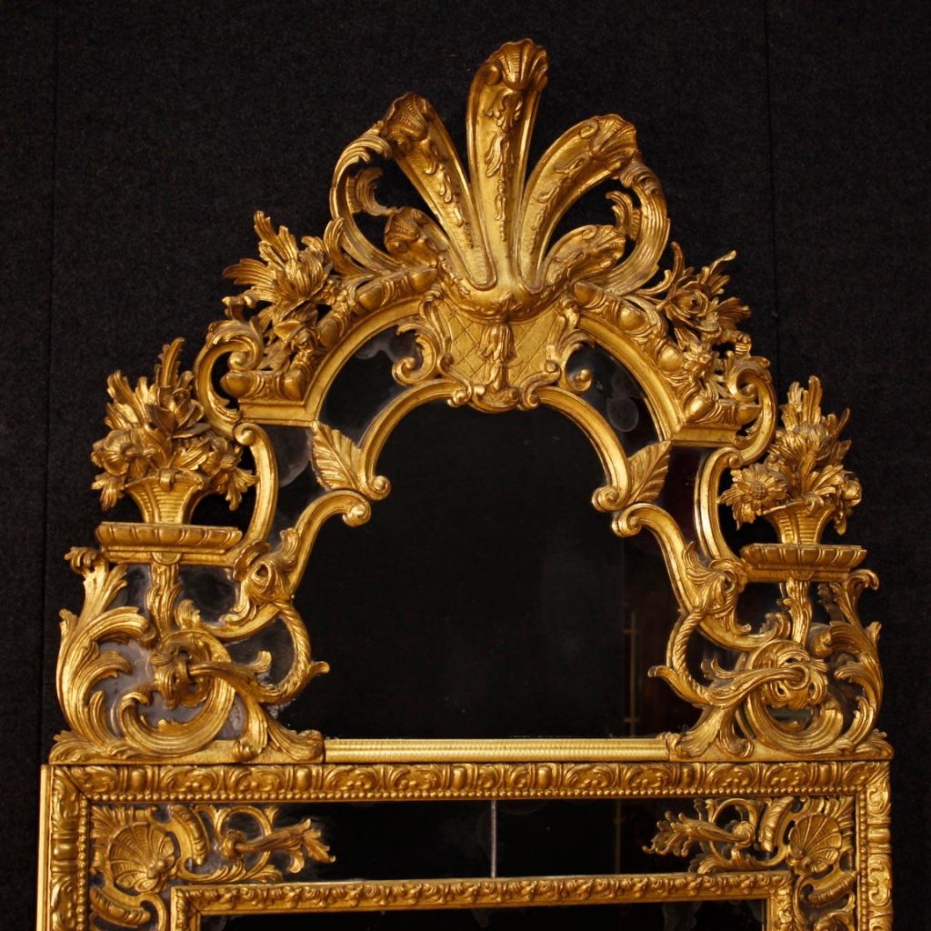 Exceptional French mirror from the mid-20th century. Furniture in finely carved, chiseled and gilded wood of fabulous quality and great decor. Mirror ideal to combine with a chest of drawers or bureau but it can be easily placed into a furnishings.