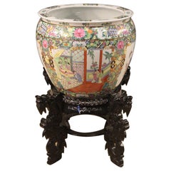 Vase chinois en cramique maille peinte et dore du 20me sicle, 1970