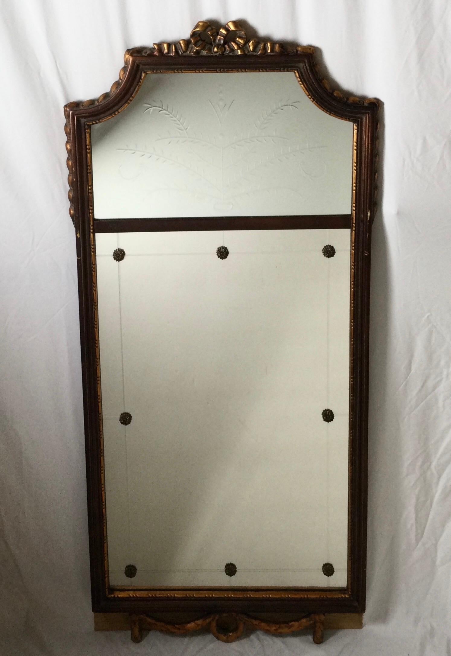 American 20th Century Gilt Wood Mirror with Etched Design For Sale