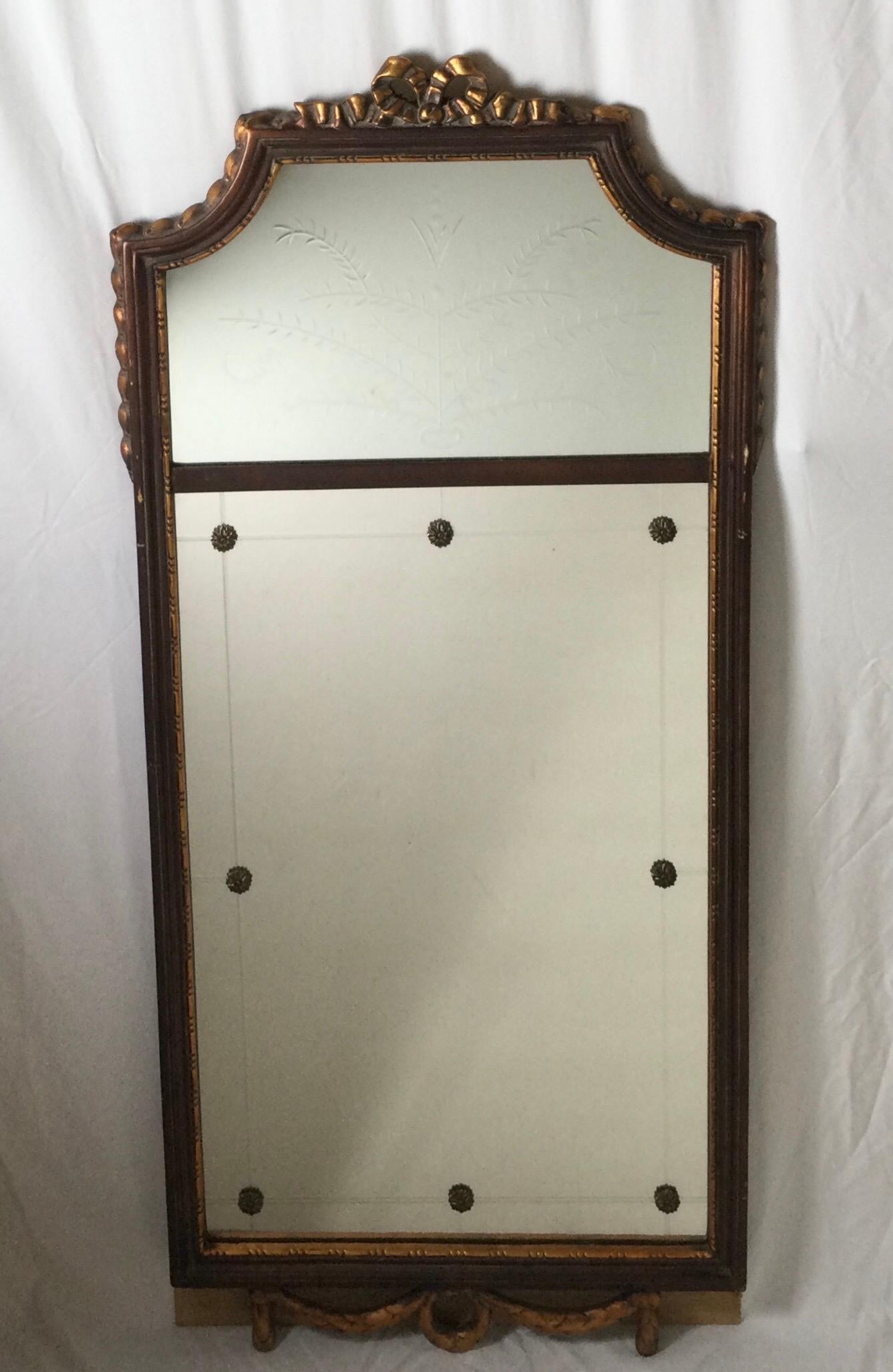 20th Century Gilt Wood Mirror with Etched Design In Good Condition For Sale In Lambertville, NJ