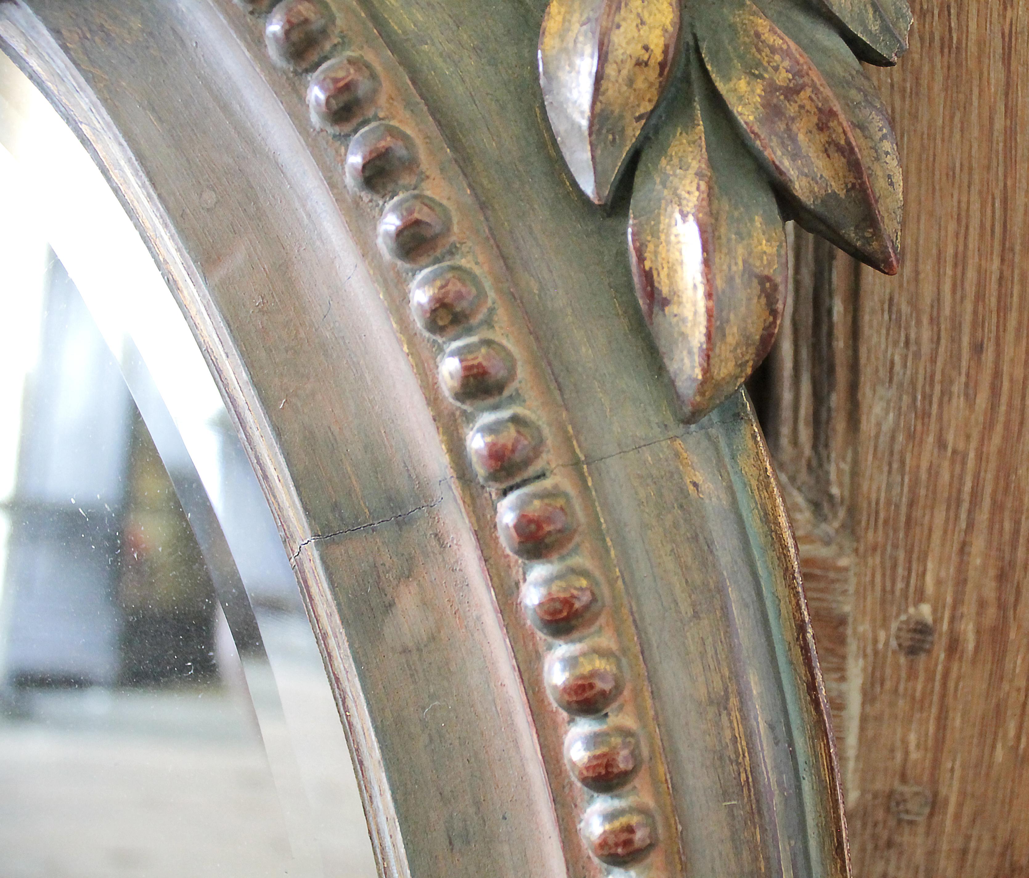 Geschnitzter Spiegel aus vergoldetem Holz mit abgeschrägter Öffnung aus dem 20. Jahrhundert im Angebot 3