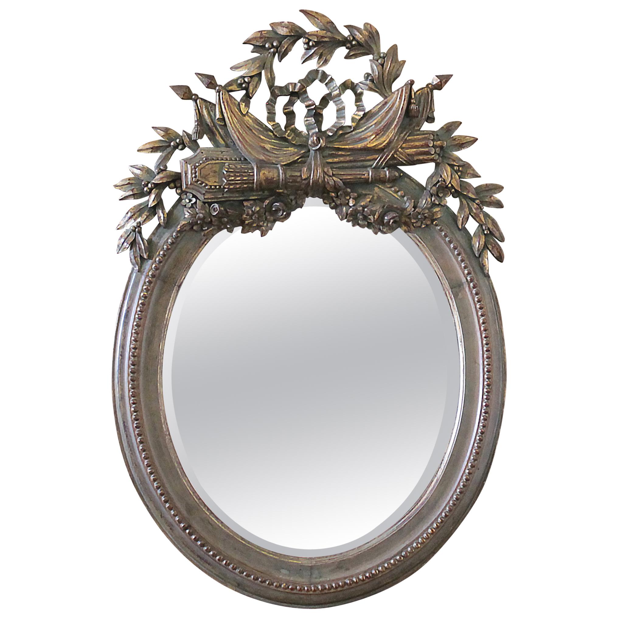 Miroir en bois doré sculpté avec biseau, XXe siècle