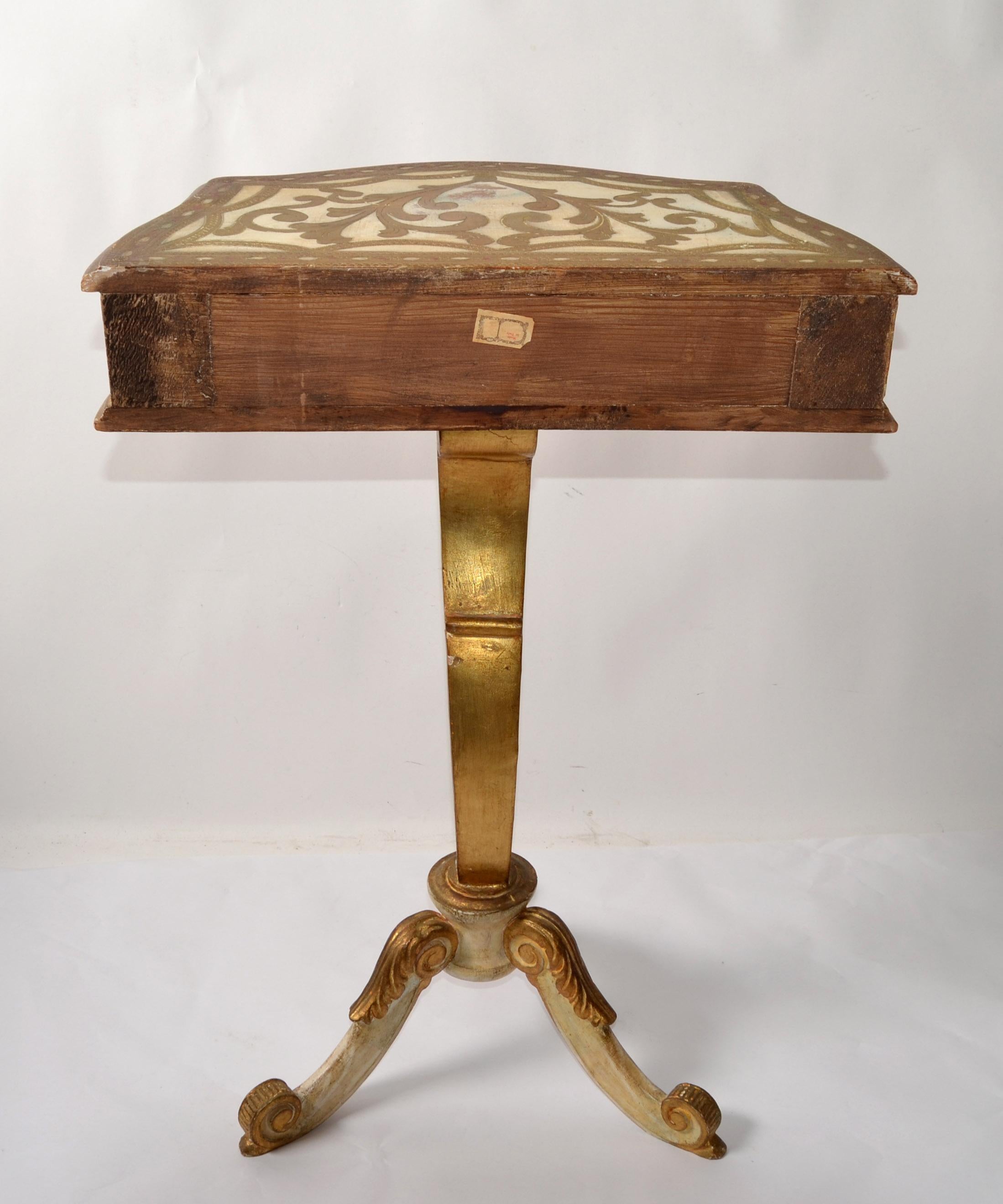 20th Century Giltwood Florentine Side Table Hand Carved Tripod Scrolled Base For Sale 6
