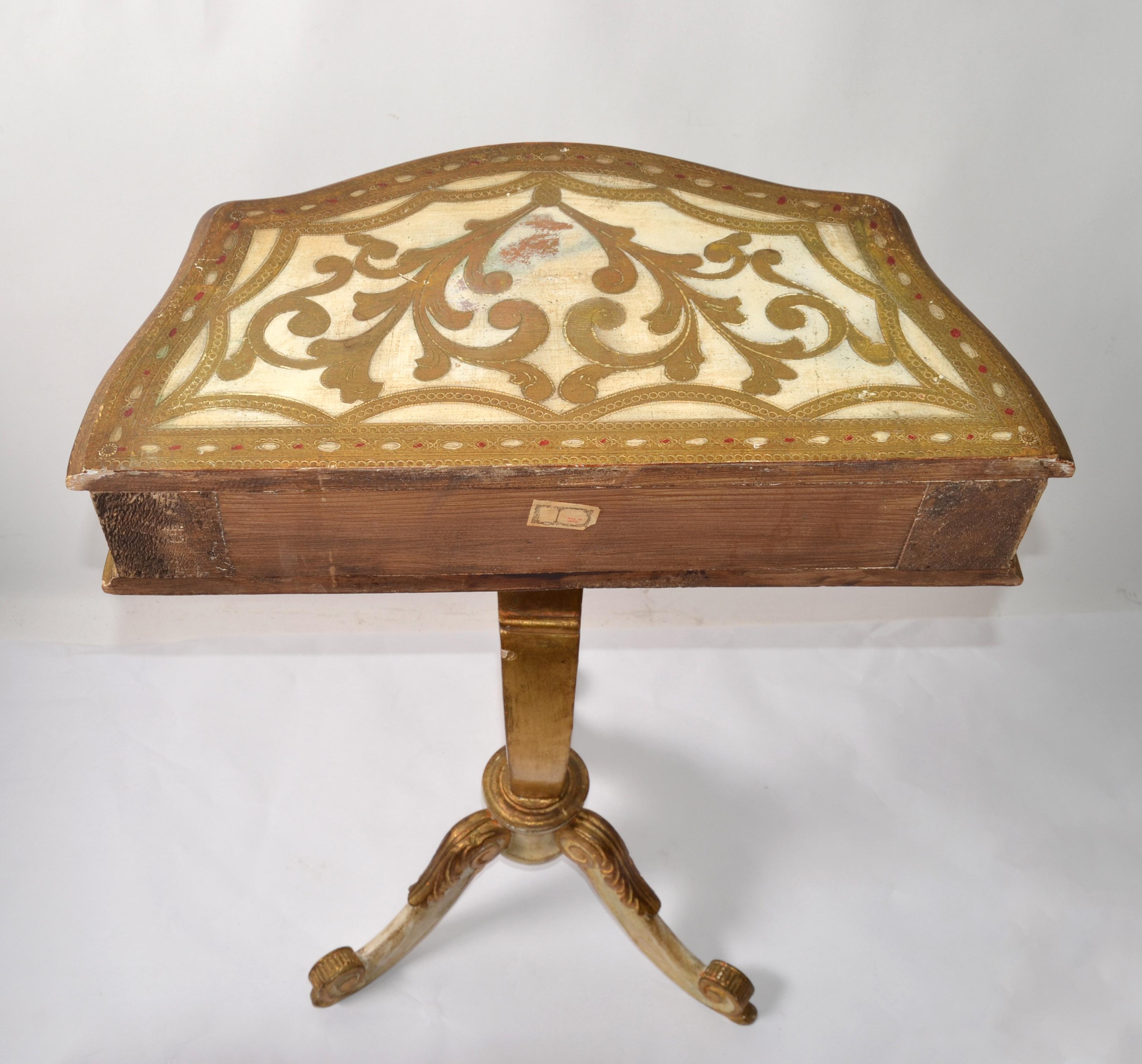 20th Century Giltwood Florentine Side Table Hand Carved Tripod Scrolled Base For Sale 7