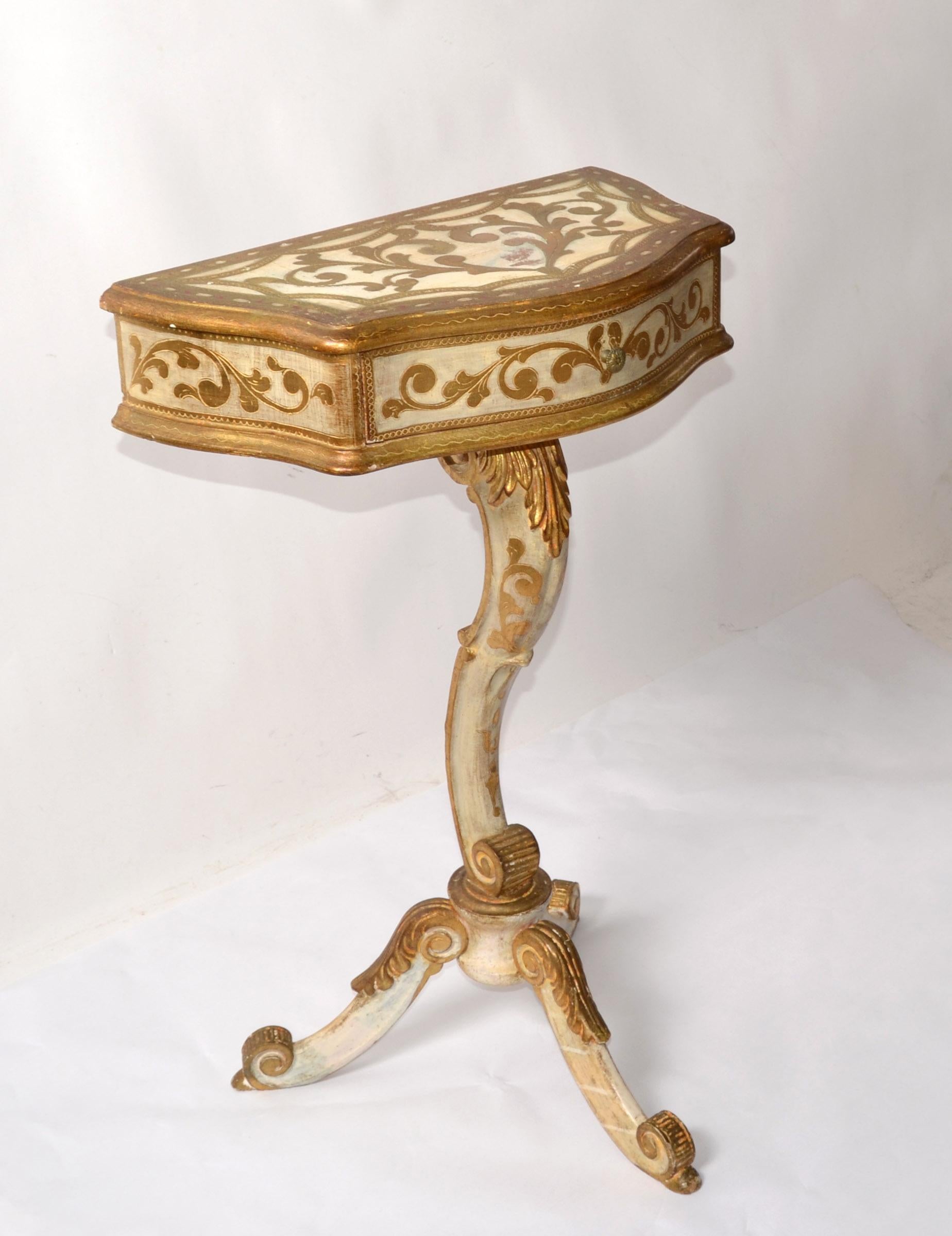 Victorian 20th Century Giltwood Florentine Side Table Hand Carved Tripod Scrolled Base For Sale