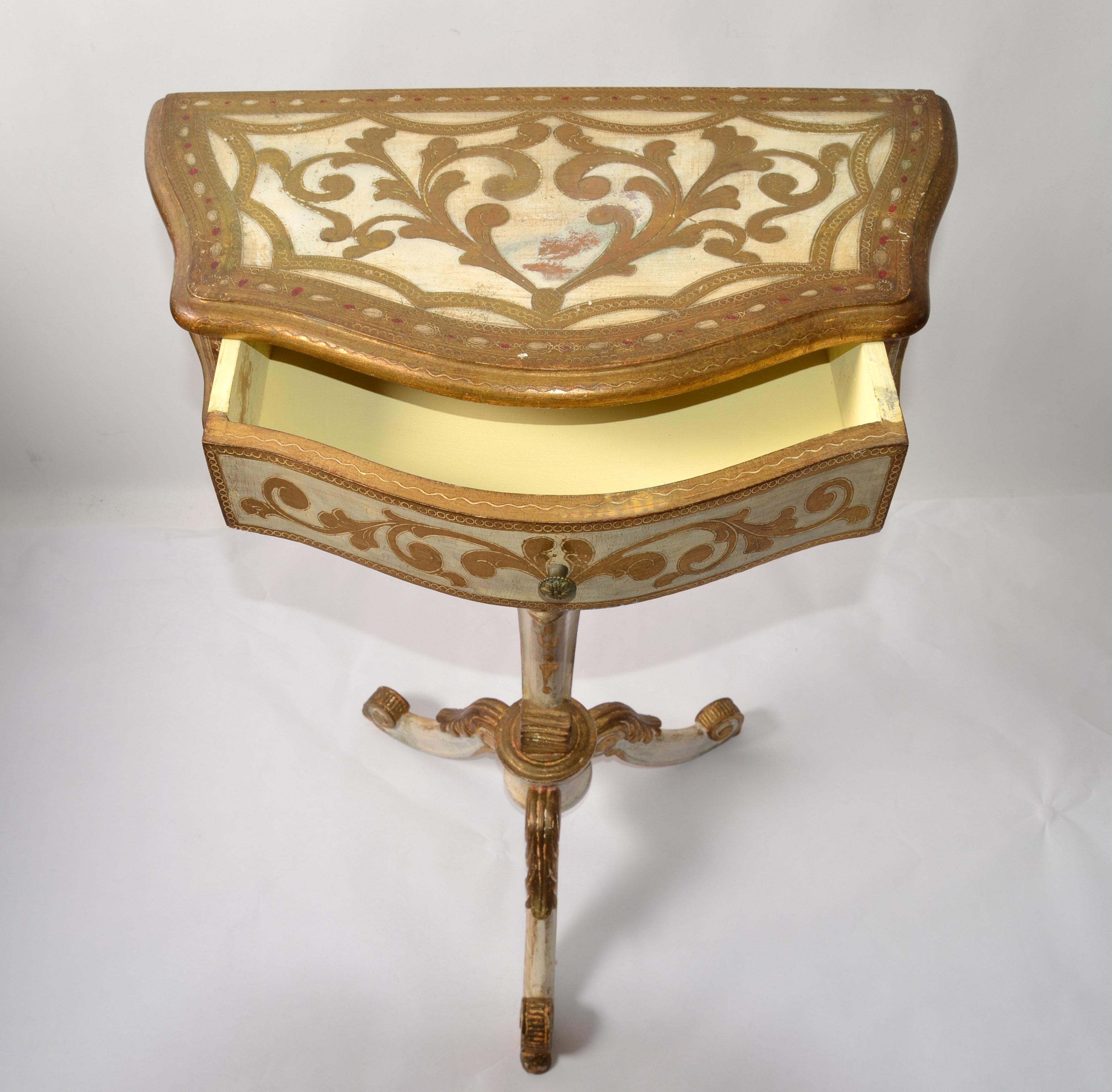 Italian 20th Century Giltwood Florentine Side Table Hand Carved Tripod Scrolled Base For Sale