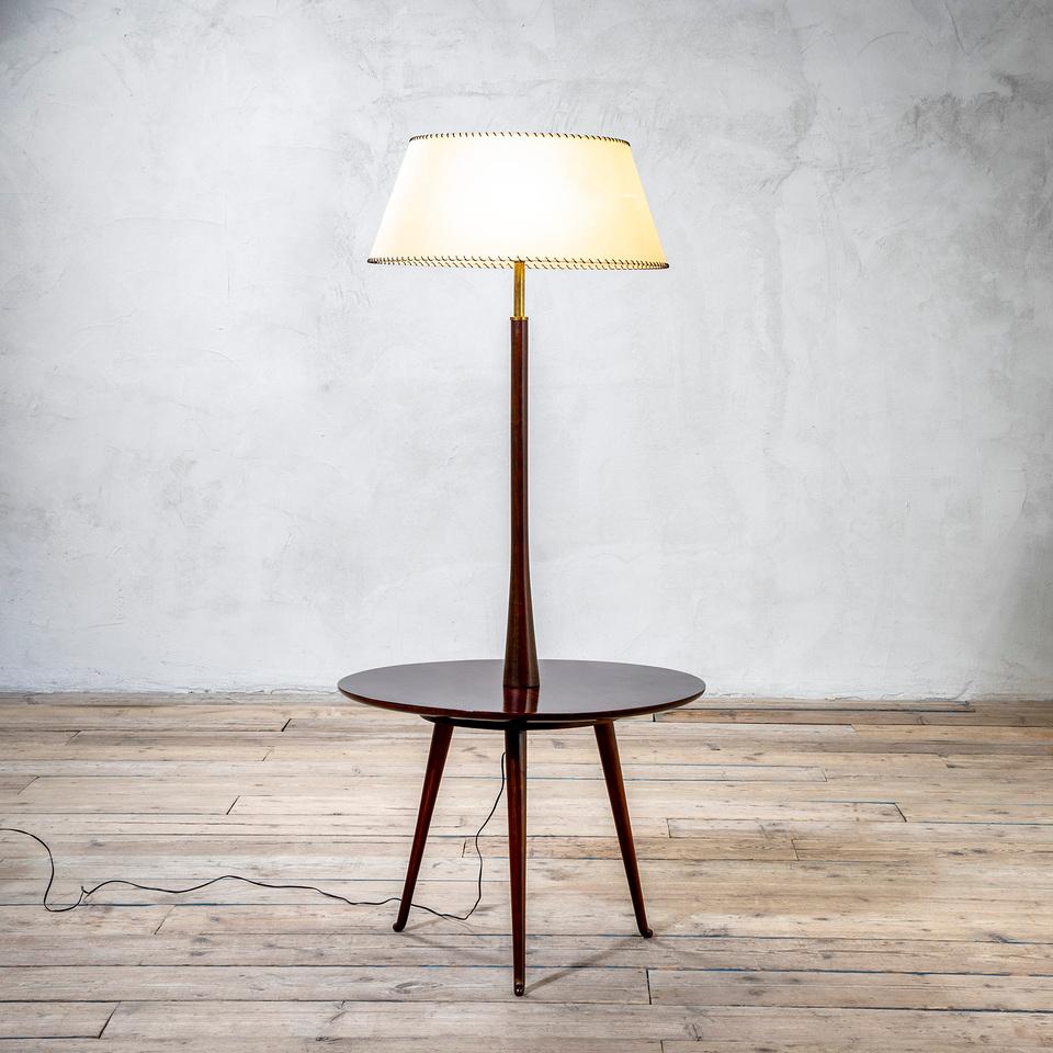 Mid-Century Modern 20e siècle, Gino Sarfatti Lampadaire avec table pour Arteluce en vente