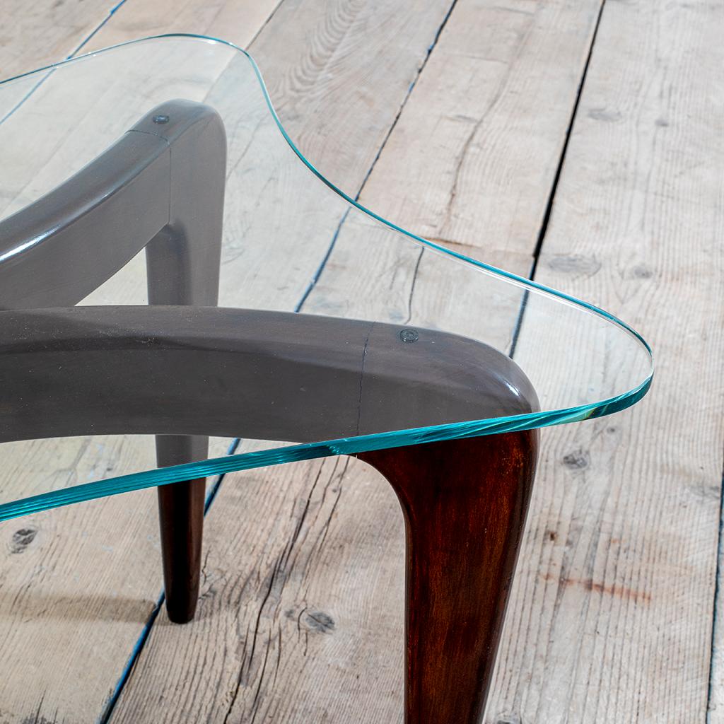 20th Century Gio Ponti Fontana Arte Coffee Table in Wood and Butterfly Glass Top In Good Condition For Sale In Turin, Turin