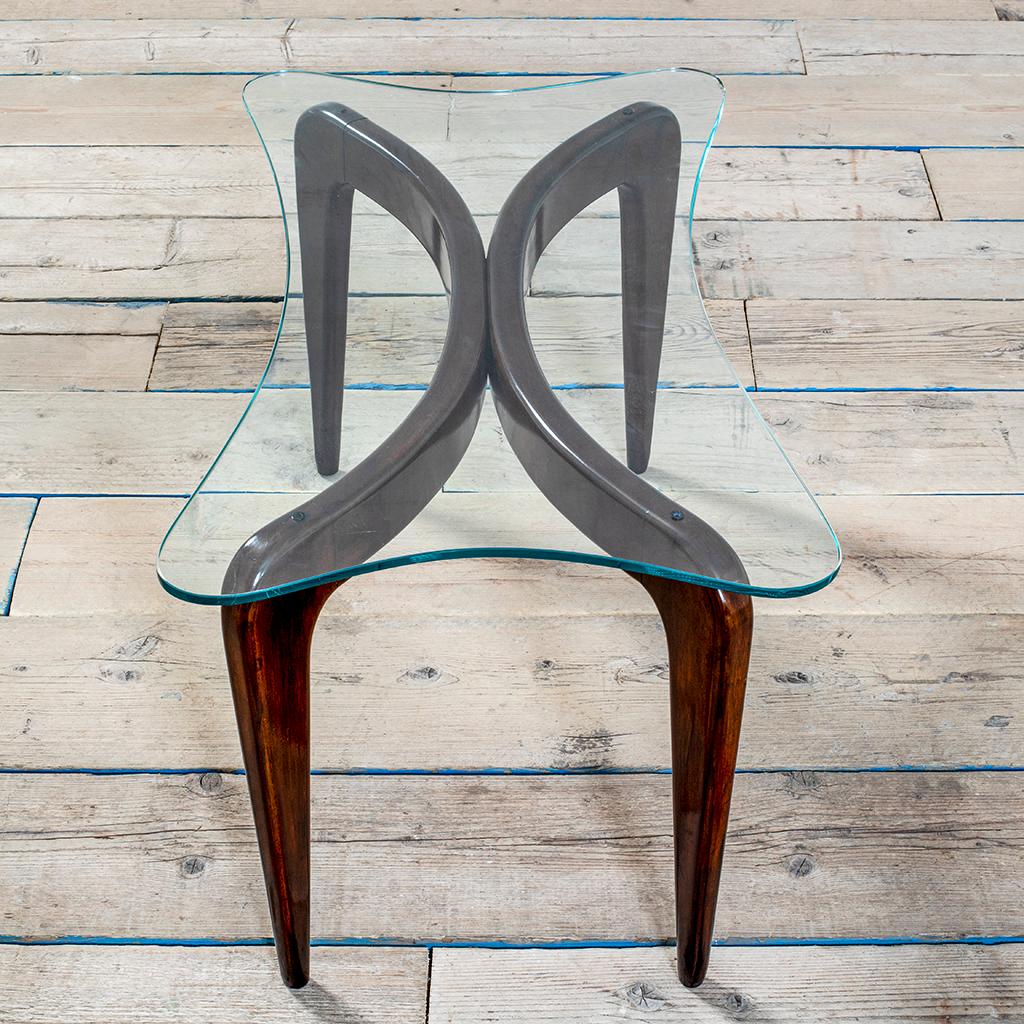Milieu du XXe siècle Table basse Gio Ponti Fontana Arte du 20e siècle en Wood et plateau en verre papillon en vente