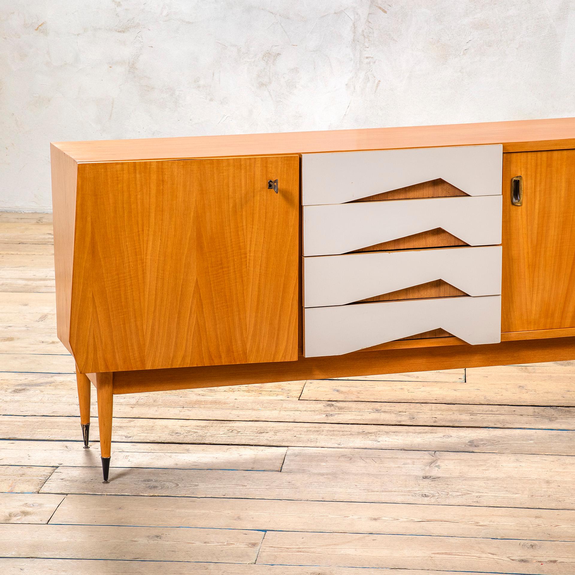 20. Jahrhundert, Gio Ponti für Dassi Holzanrichte 1950 (Moderne der Mitte des Jahrhunderts) im Angebot