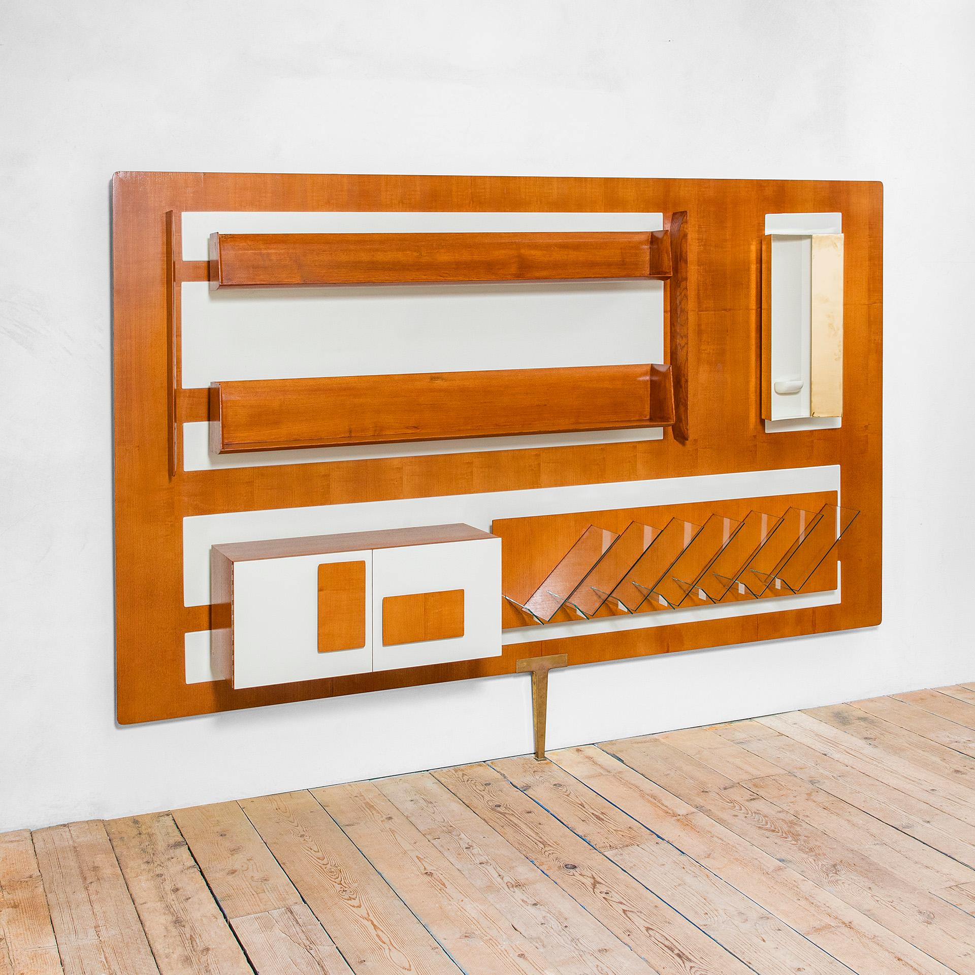 20th Century, Gio Ponti for Giordano Chiesa Illuminated Organized Wall (Moderne der Mitte des Jahrhunderts) im Angebot
