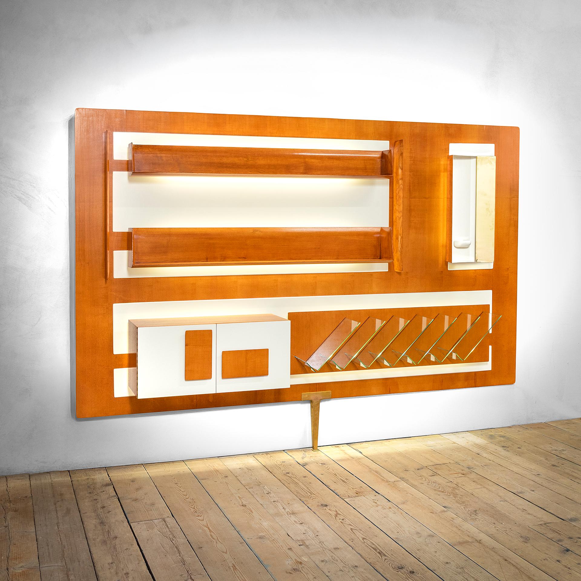 Mid-Century Modern 20th Century, Gio Ponti for Giordano Chiesa Illuminated Organized Wall For Sale
