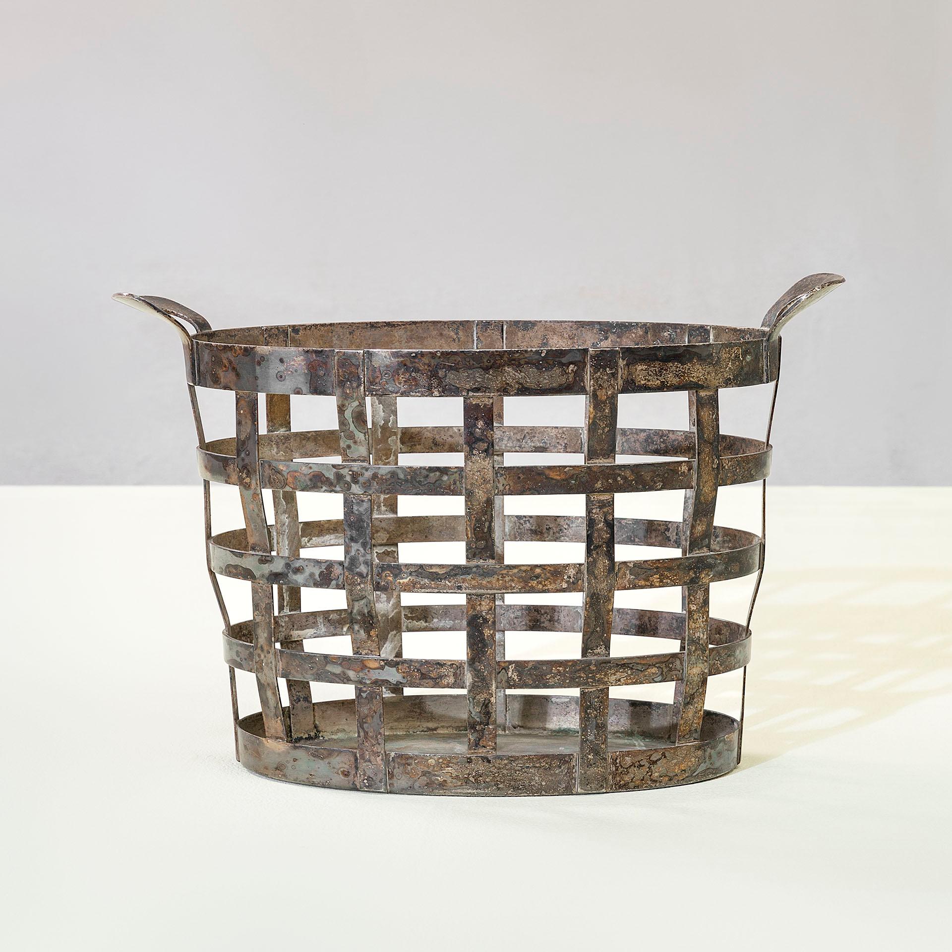 Personalità eclettica, fin dagli esordi è stato attivo nei campi dell'architettura, della pittura, della grafica e della scenografia. Si è laureato in architettura al Politecnico di Milano nel 1920. In 1926 he founded-with editor Gianni