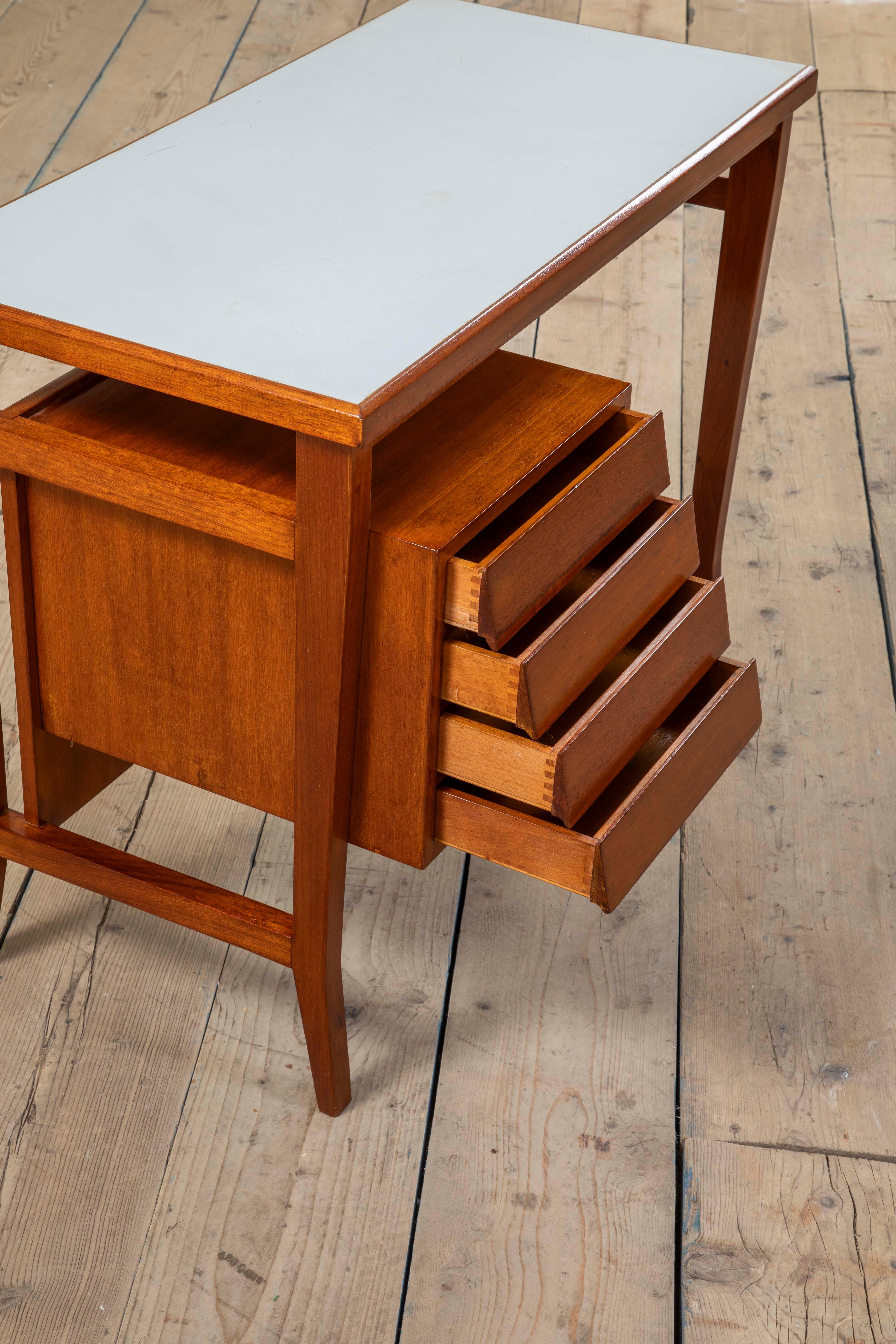 20. Jahrhundert, Gio Ponti für Schirolli Holzschreibtisch im Angebot 4