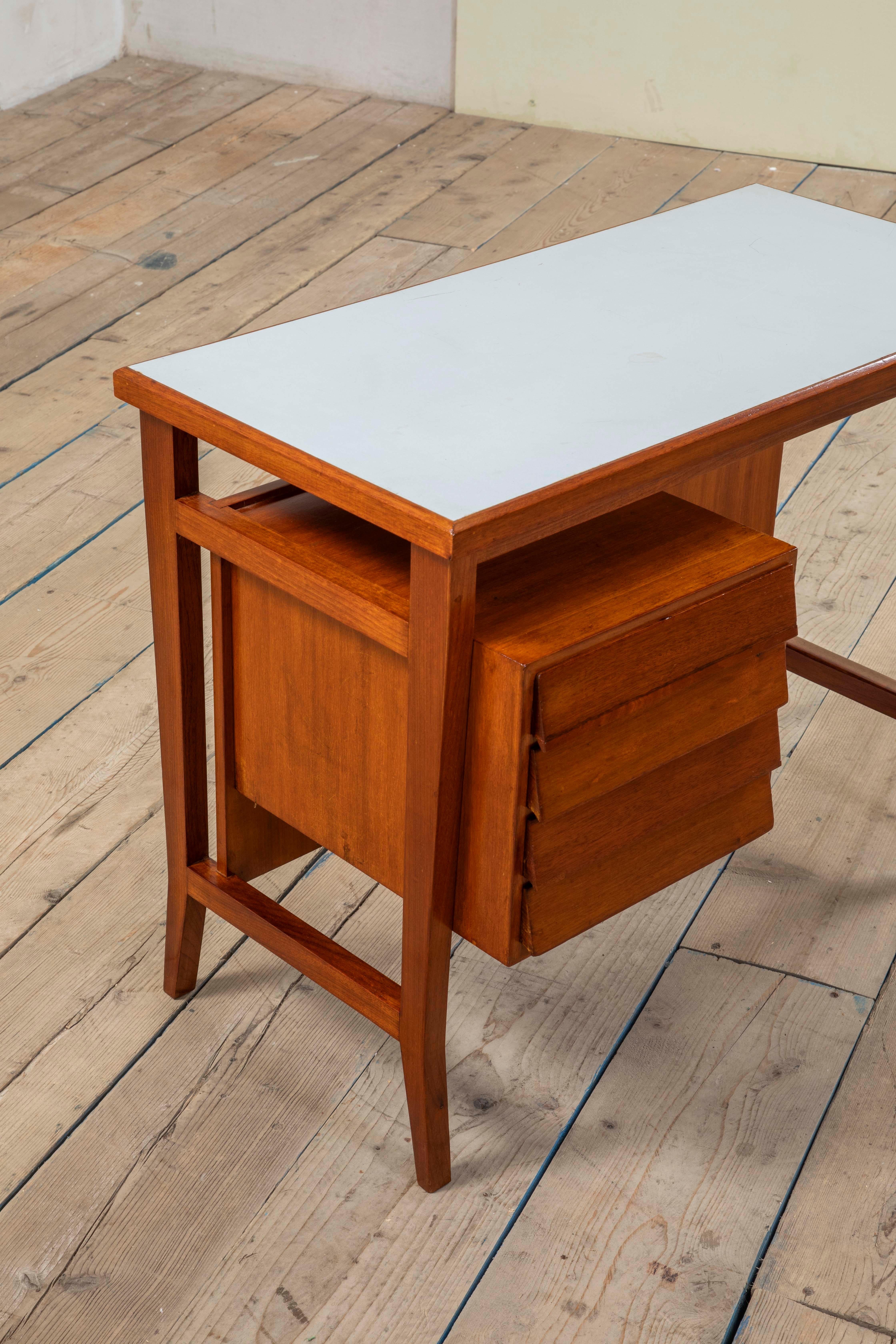 20. Jahrhundert, Gio Ponti für Schirolli Holzschreibtisch im Angebot 5