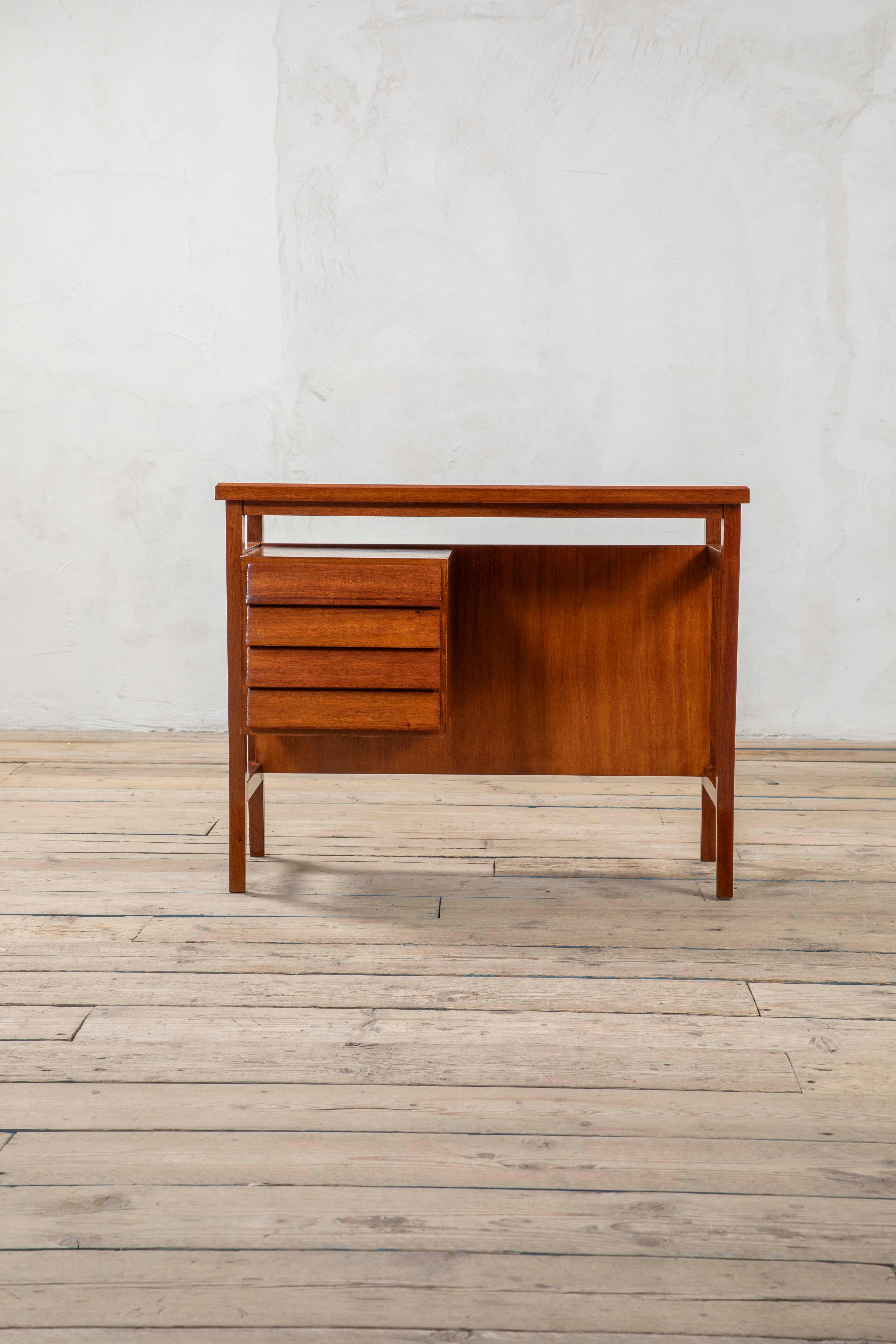 20. Jahrhundert, Gio Ponti für Schirolli Holzschreibtisch im Angebot 6