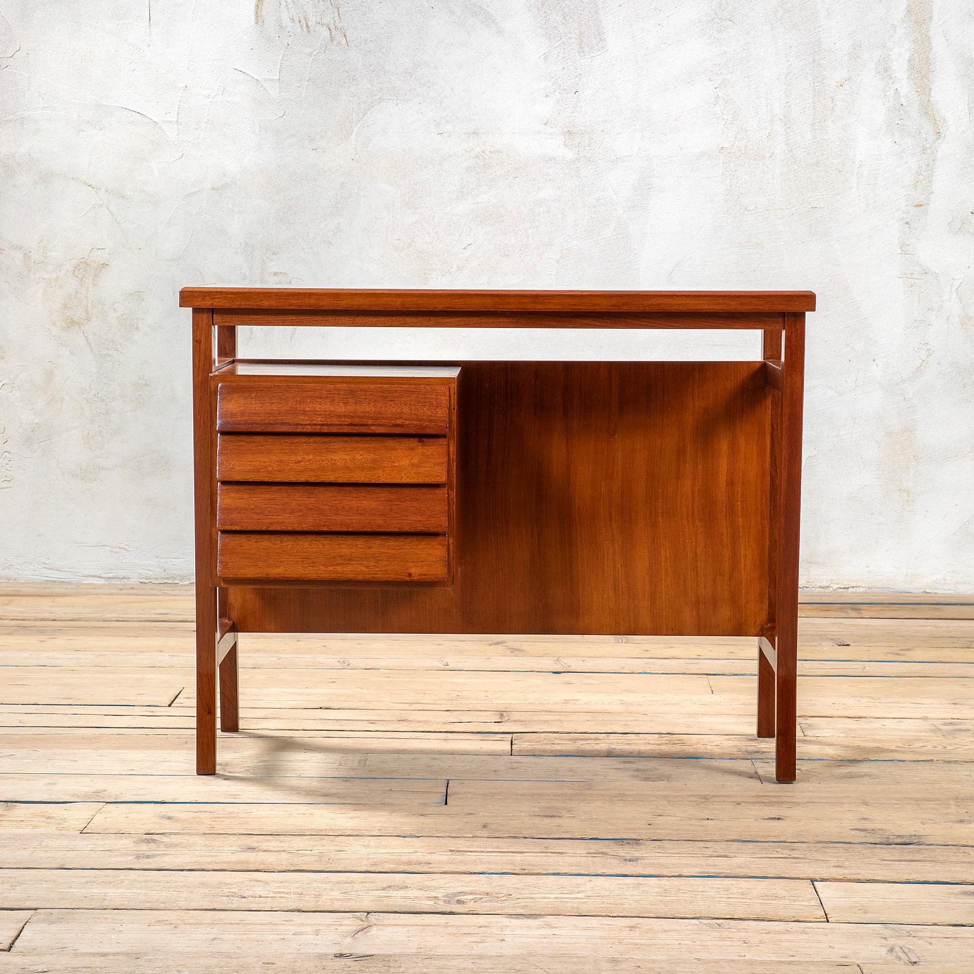 20. Jahrhundert, Gio Ponti für Schirolli Holzschreibtisch (Moderne der Mitte des Jahrhunderts) im Angebot