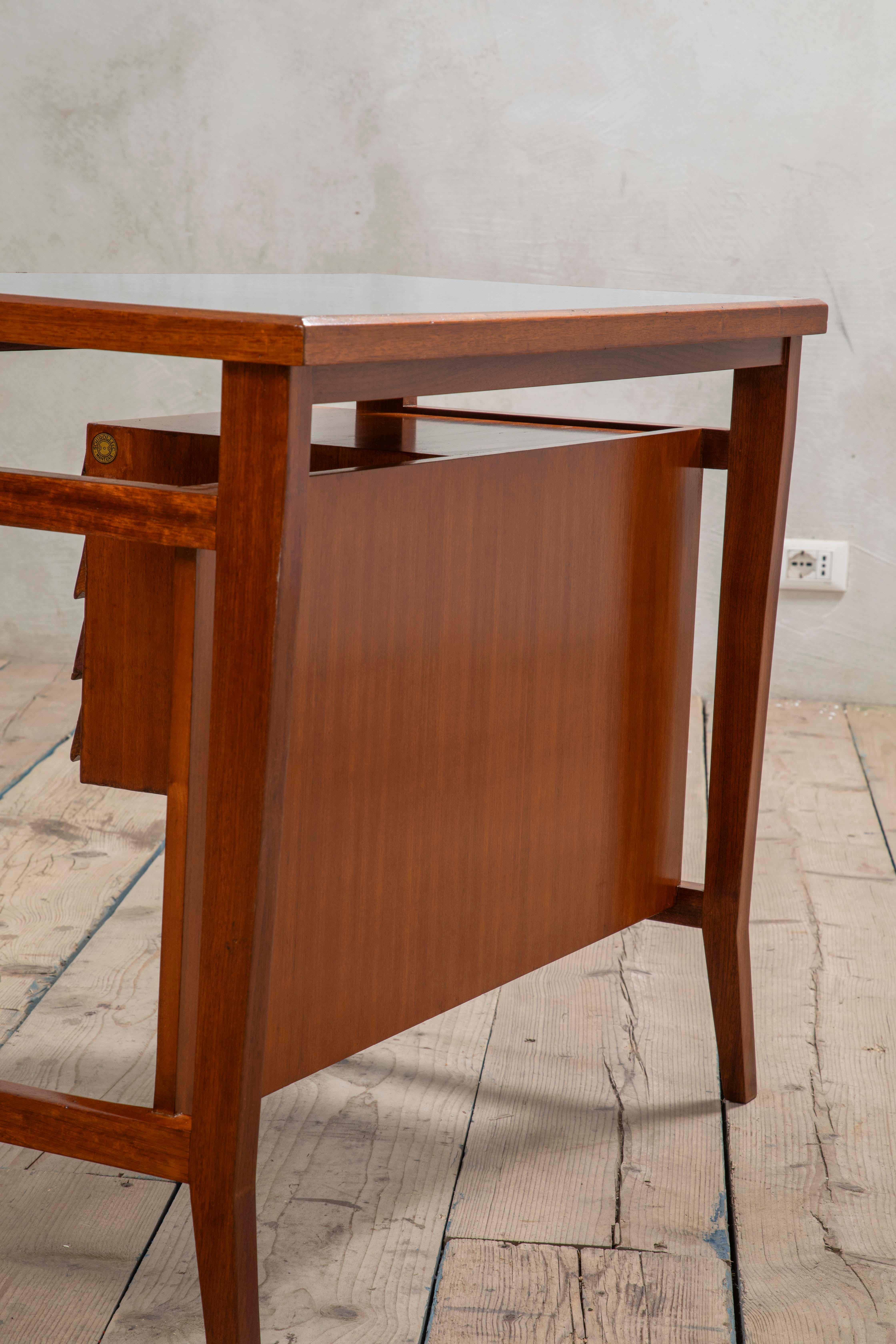 20. Jahrhundert, Gio Ponti für Schirolli Holzschreibtisch im Angebot 2