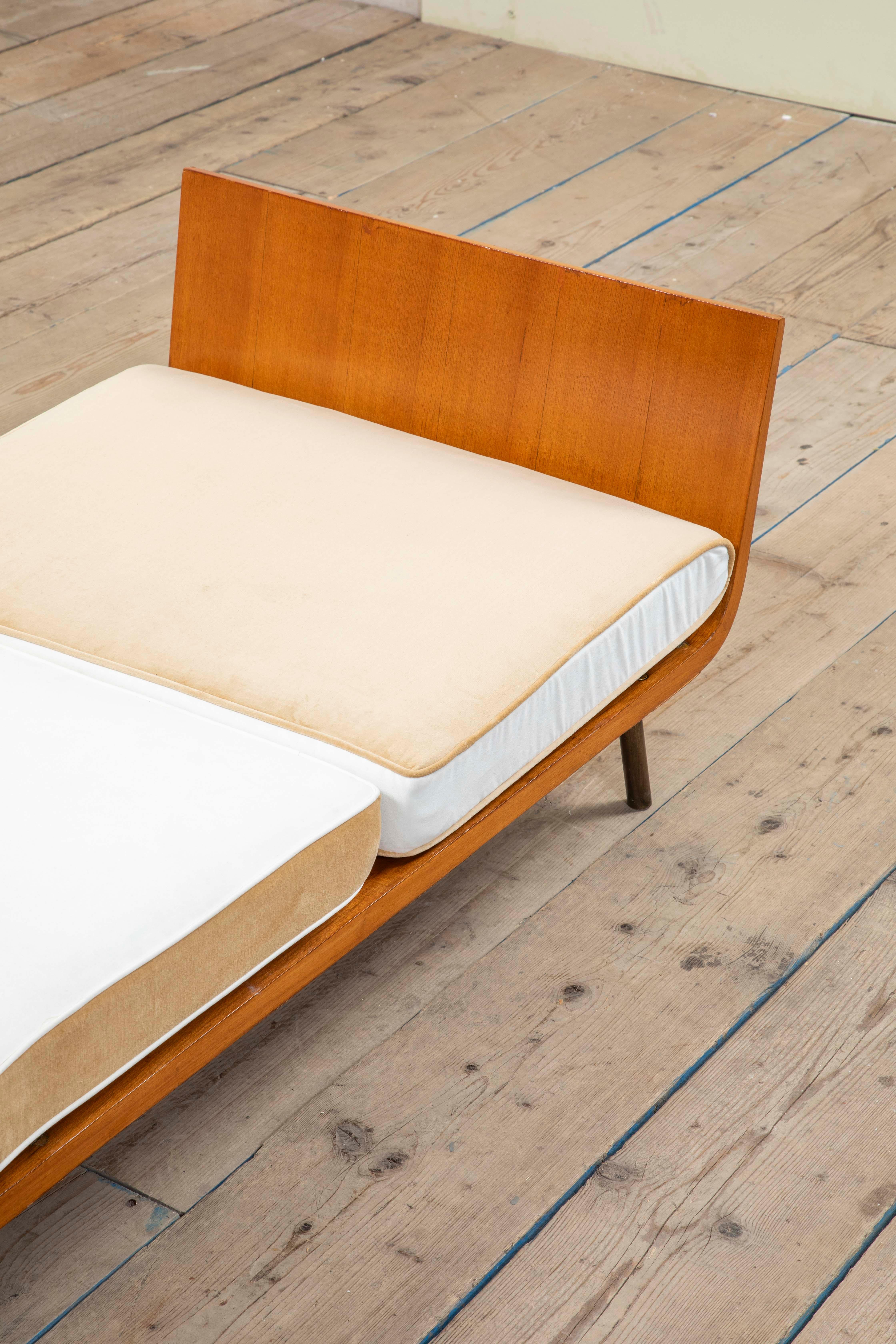 20th Century, Gio Ponti Wooden and fabric Bench in vendita 5