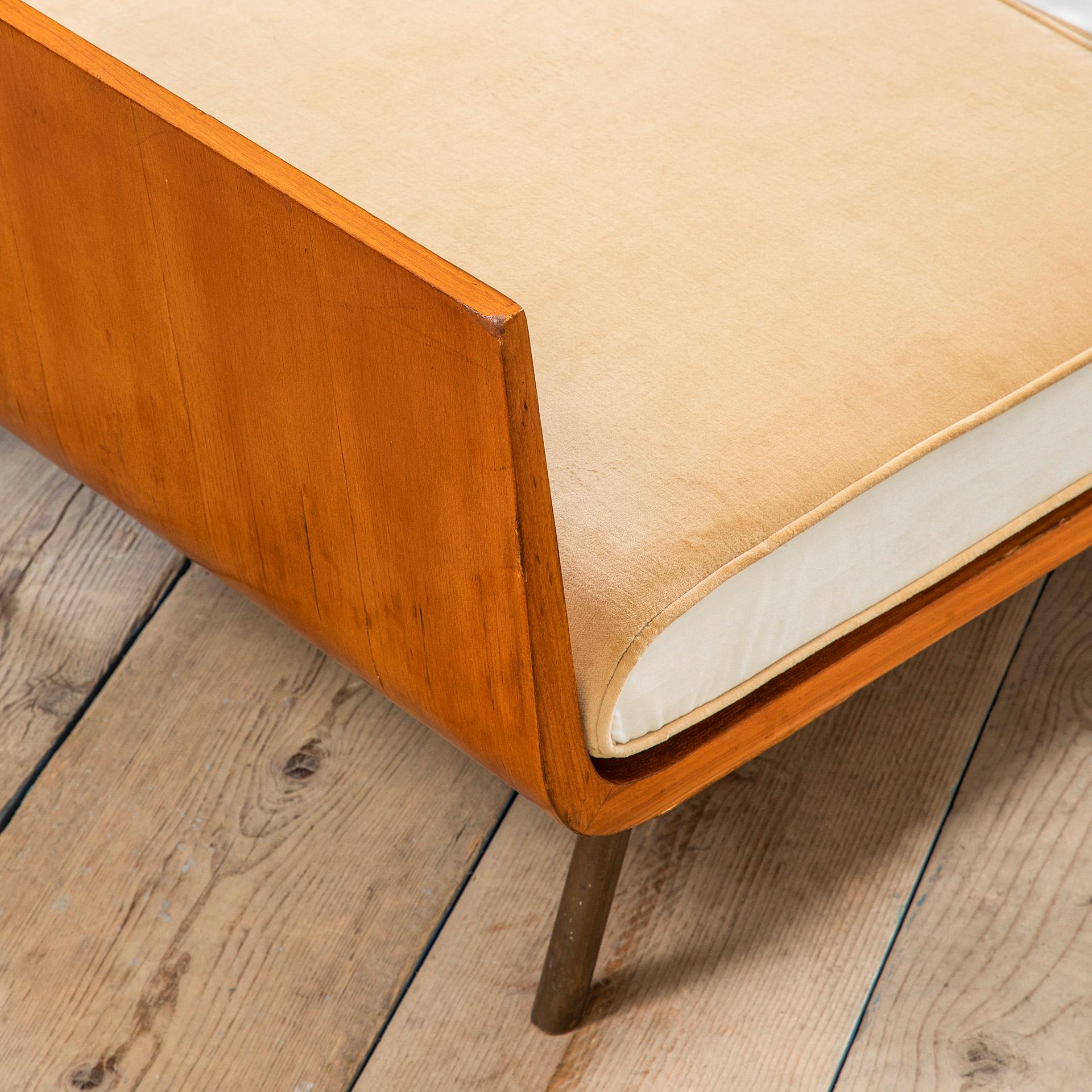 20th Century, Gio Ponti Wooden and fabric Bench (Mid-20th Century) im Angebot