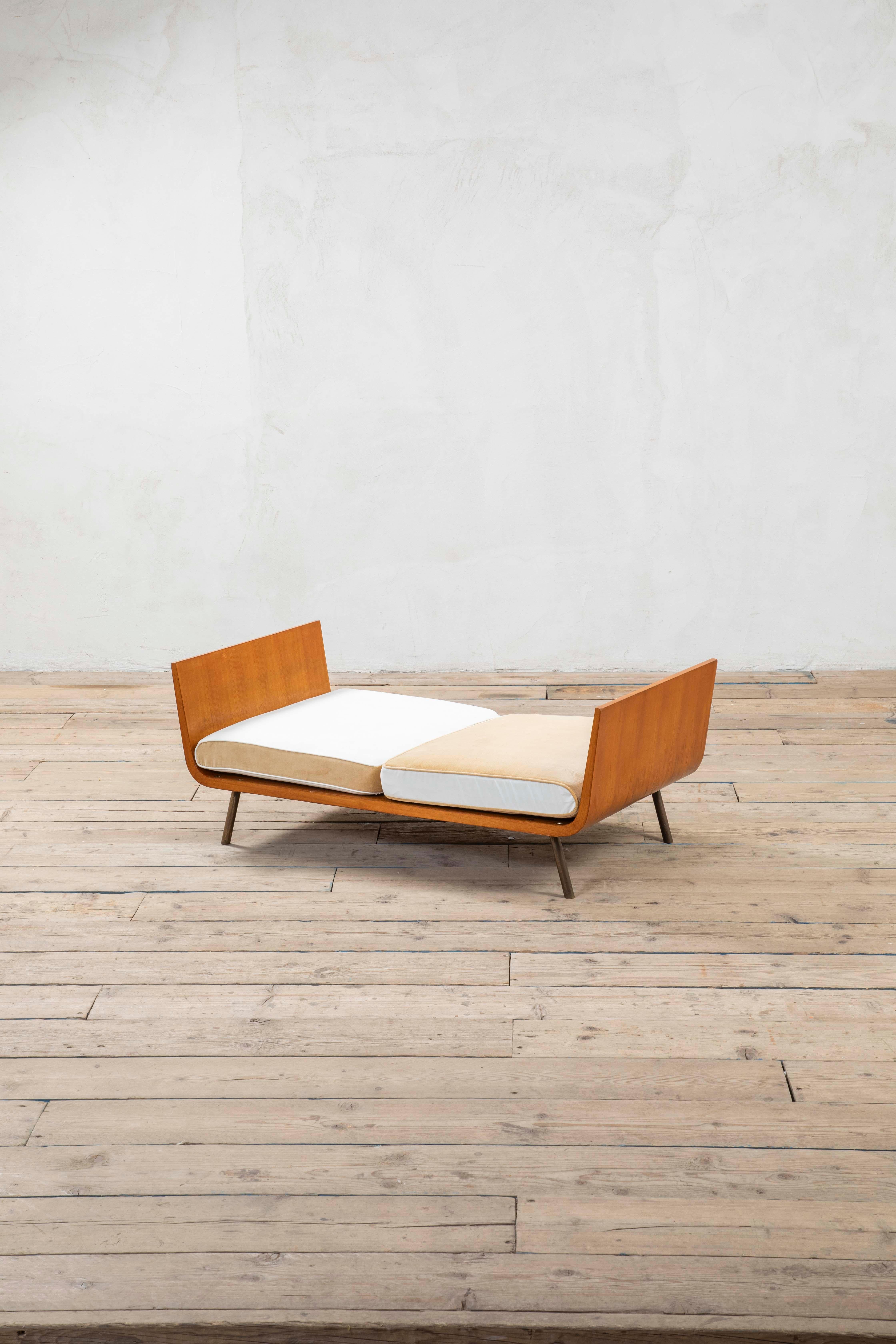 20th Century, Gio Ponti Wooden and fabric Bench in vendita 1
