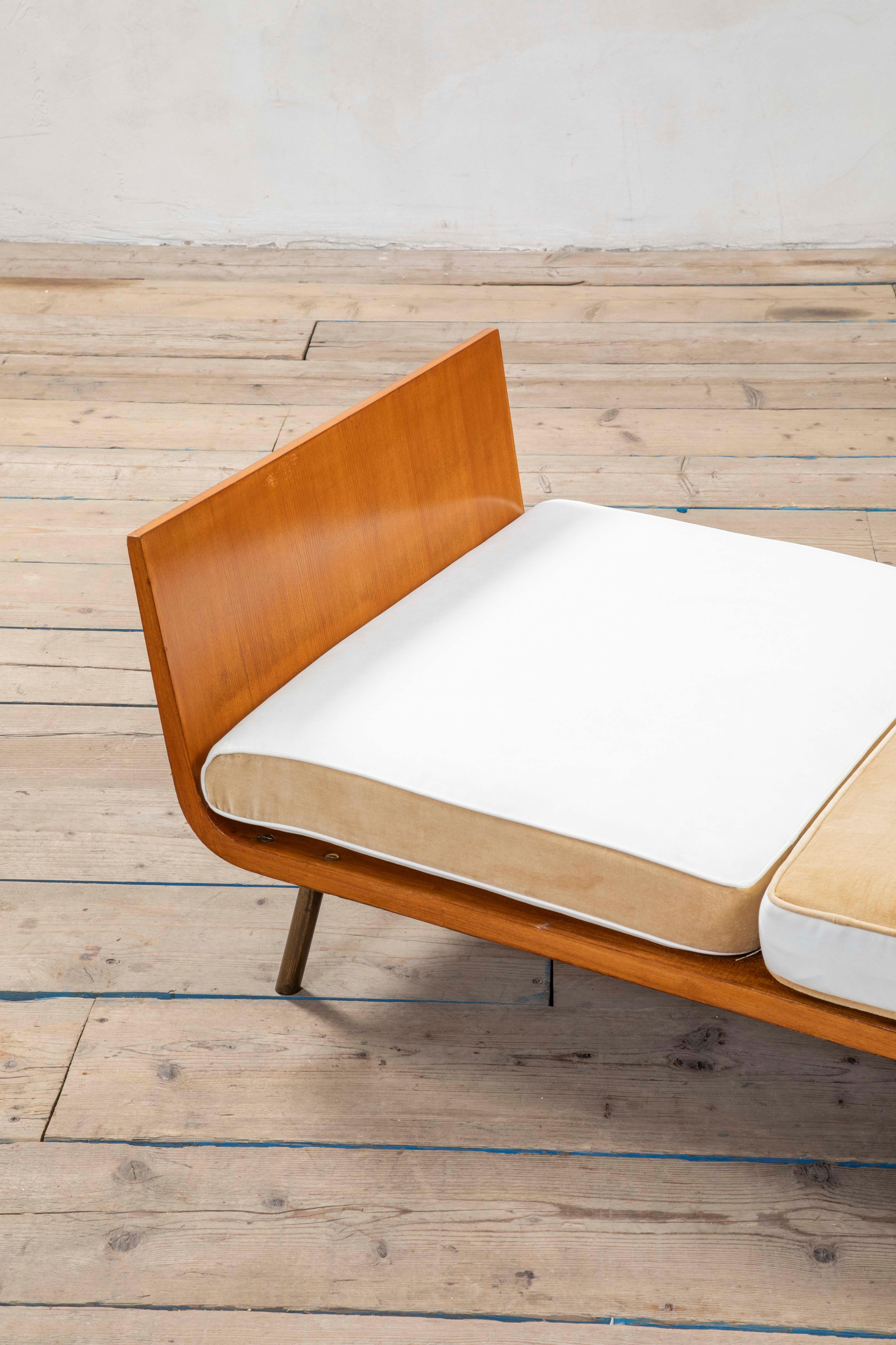 20th Century, Gio Ponti Wooden and fabric Bench in vendita 2