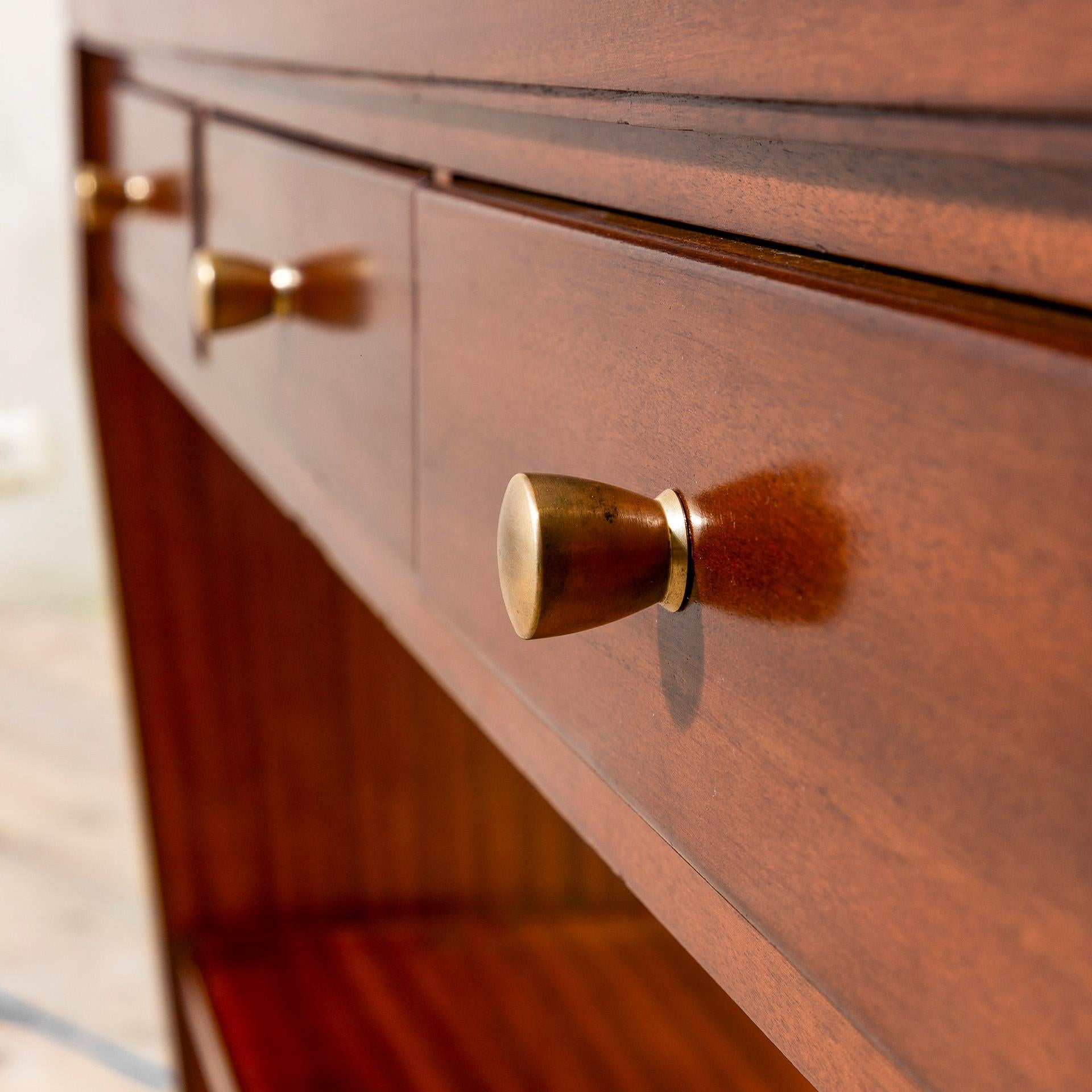 siglo XX, Gio Ponti Consola de madera con cajones Mid-20th Century en venta