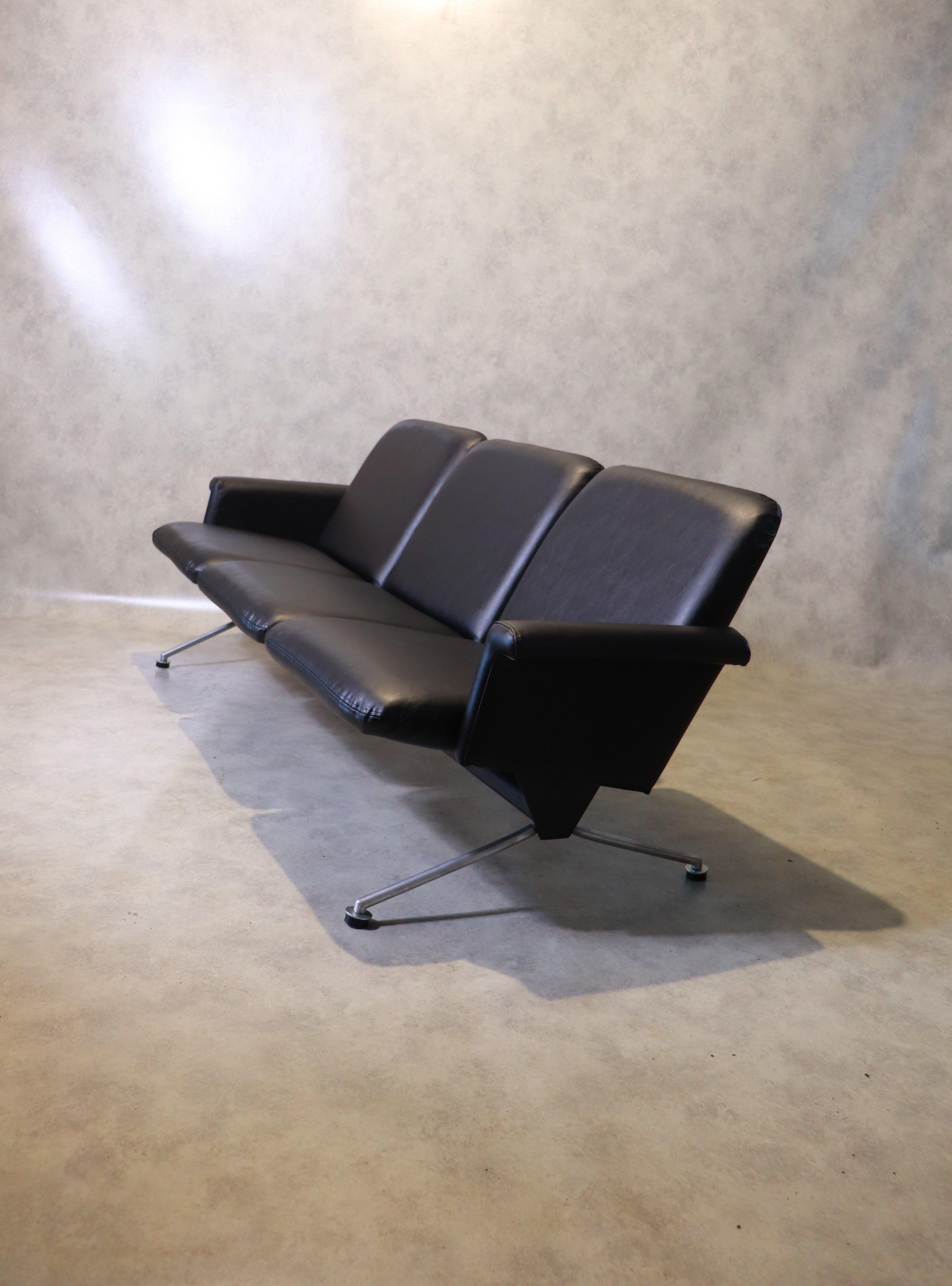 20th Century Gispen Black Sofa 1715 by Andre Cordemeyer, 1961 In Good Condition In Bunnik, NL