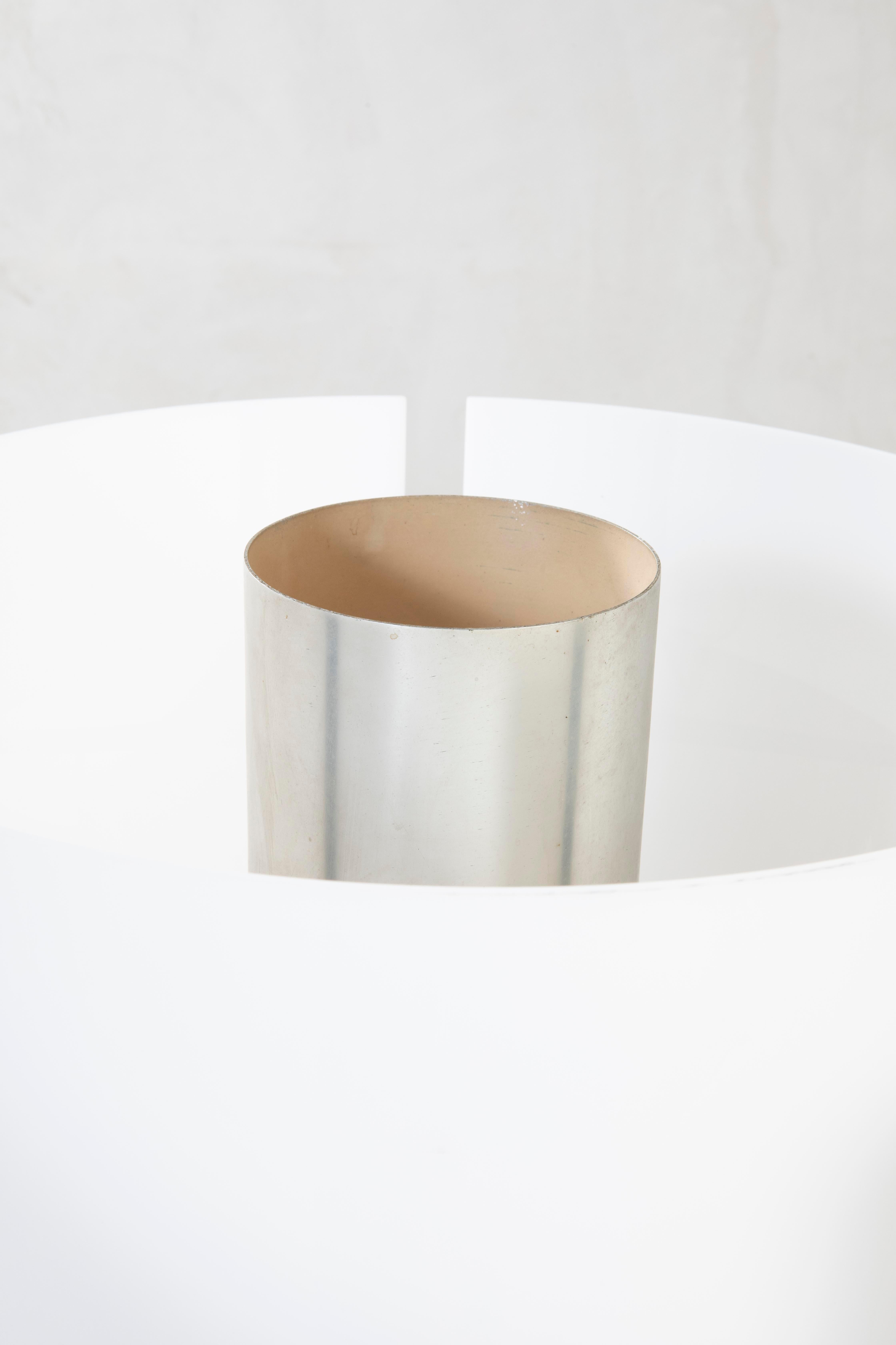 20. Jahrhundert, Giuseppe Ostuni Oluce Stehleuchte aus Messing und Plexi-Diffusor, 50er Jahre im Angebot 3