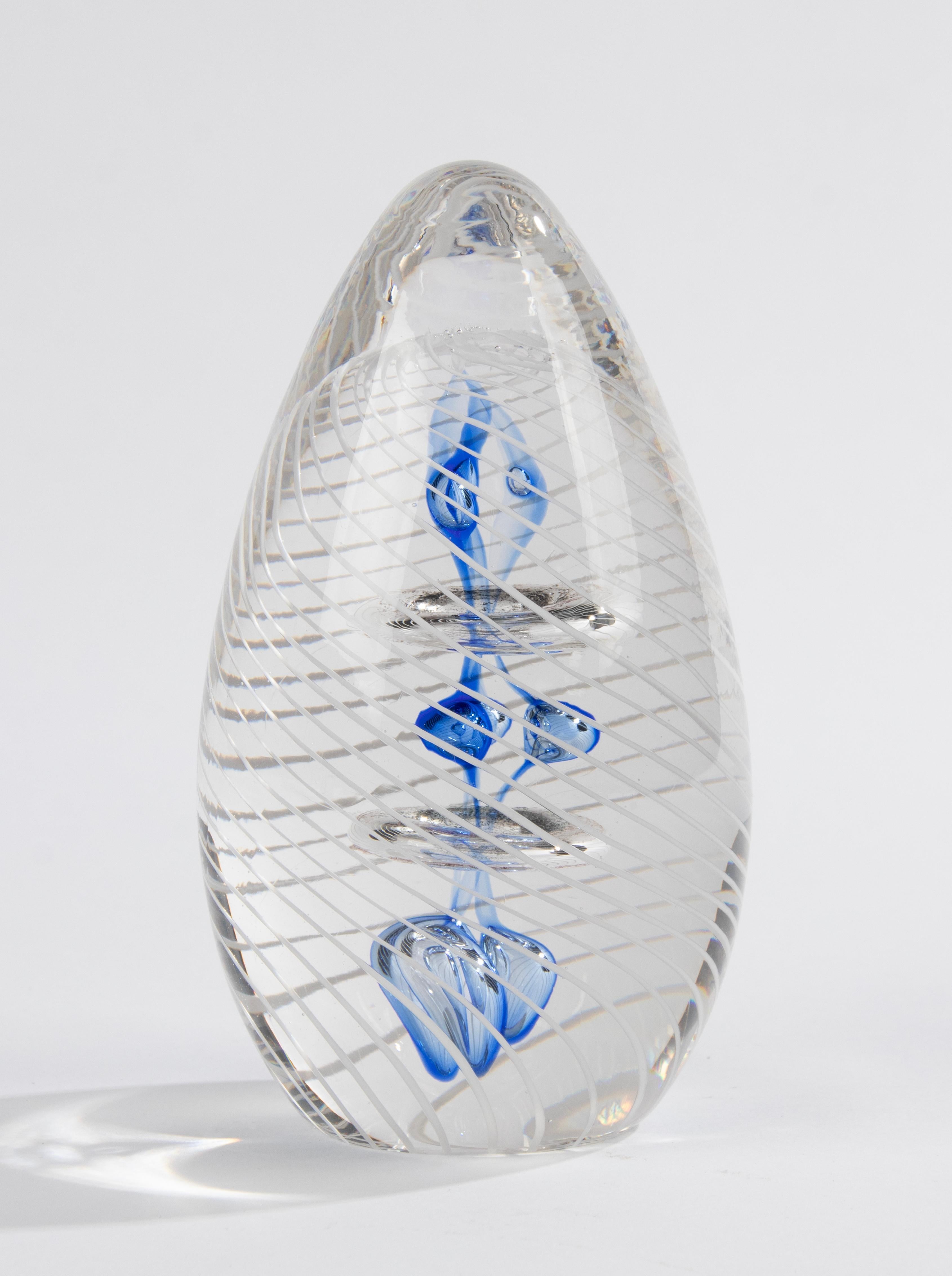 Vintage Italian Murano cone shaped glass paperweight, hand blown with swirls and arrays.  Made in Italy, 1970-1980. In good condition.

Dimension: 14 (h) x 7 x 7 cm
Free shipping worldwide 