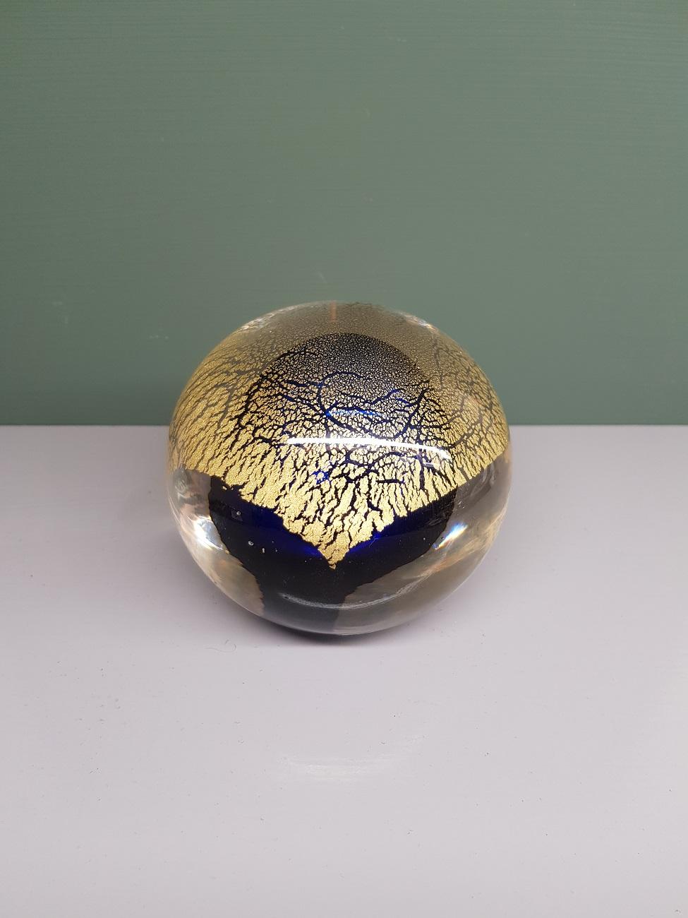 Glass paperweight made by a unknown designer, it has a blue colored bell and a pulled apart golden leaf in good condition, 20th century.

The measurements are,
Depth 10 cm/ 3.9 inch.
Width 10 cm/ 3.9 inch.
Height 8 cm/ 3.1 inch.