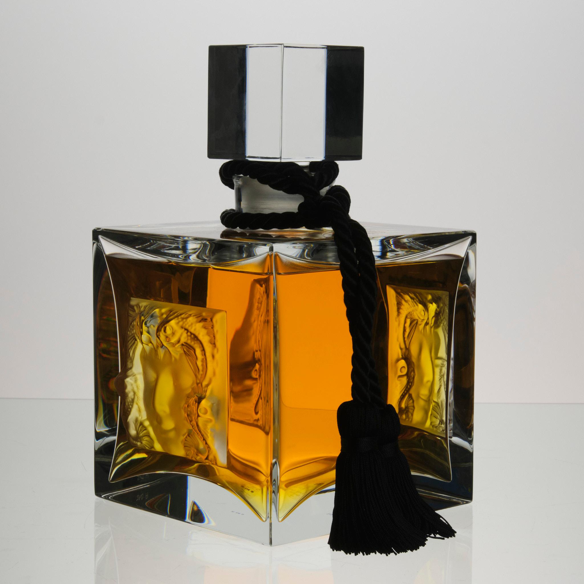 Frasco de perfume de cristal del siglo XX titulado 